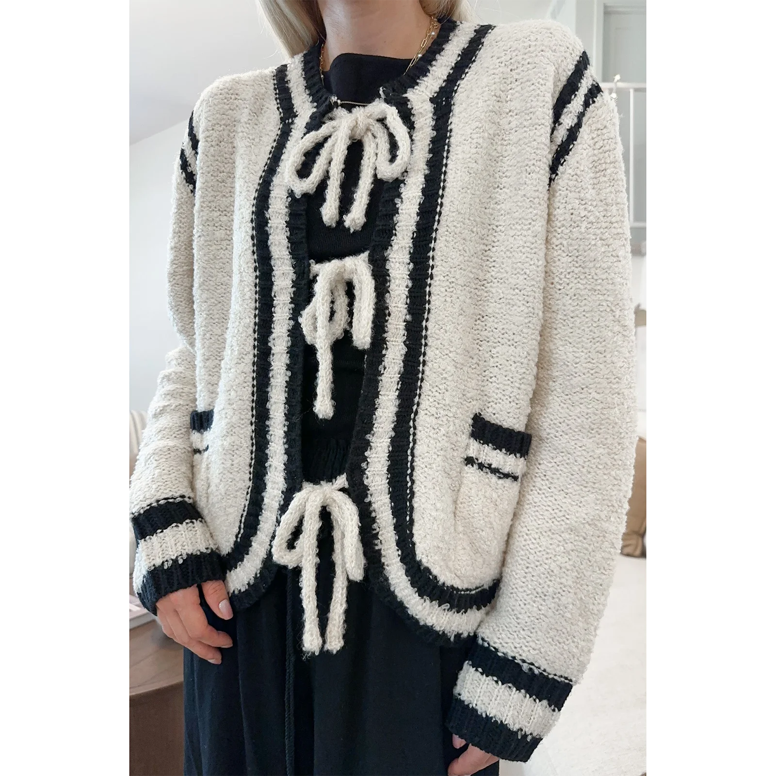 Women's Spring and Autumn Knitted Sweater Plush Long Sleeve Tie Front Aesthetic Stripe Print Cardigan Street Casual Sweater
Women's Spring and Autumn Knitted Sweater Plush Long Sleeve Tie Front Aesthetic Stripe Print Cardigan Street Casual Sweater