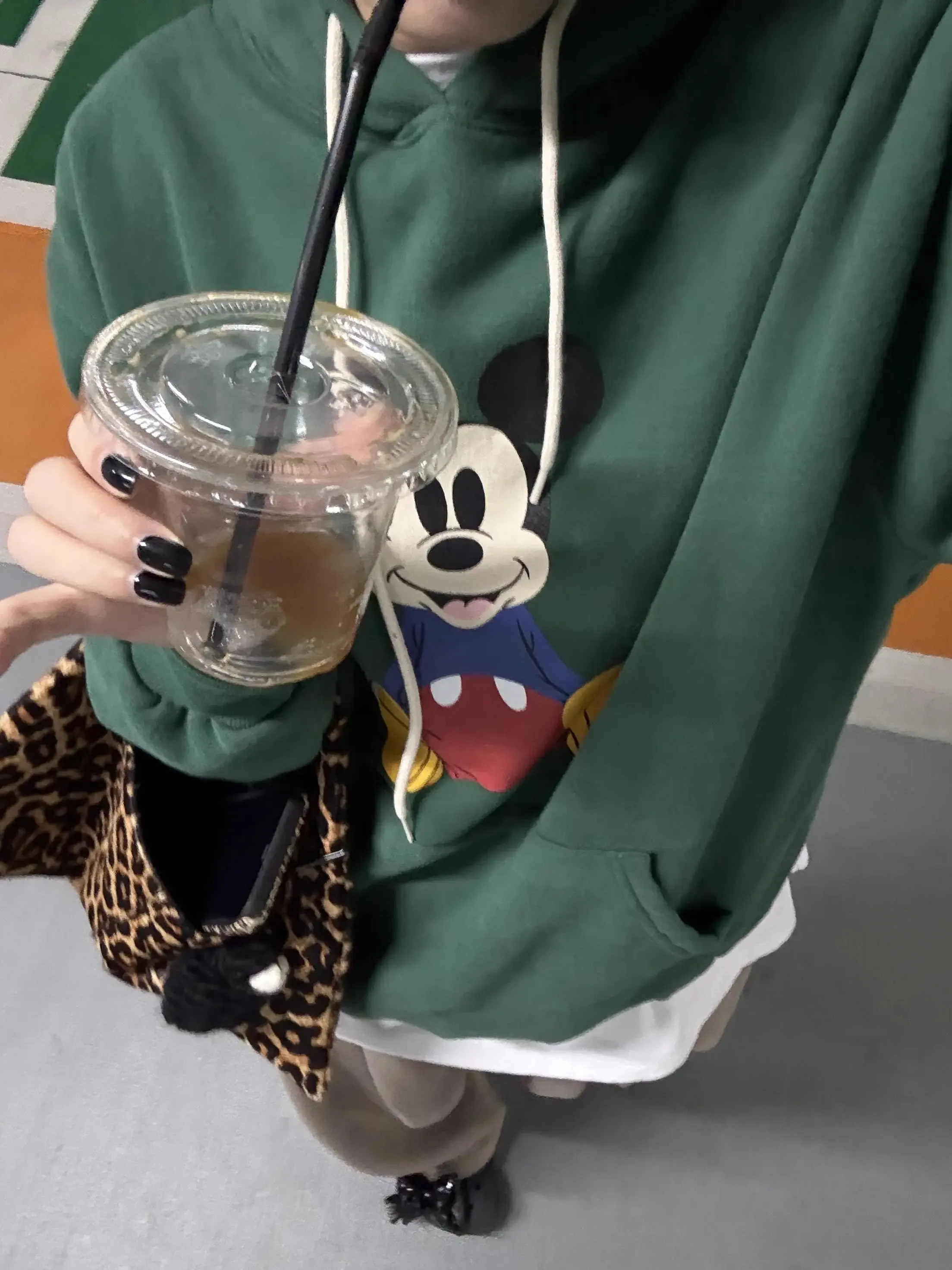 Женская укороченная толстовка из чистого хлопка в стиле ретро с мультяшным принтом, длинными рукавами и шнурком, для повседневной носки
Женская укороченная толстовка из чистого хлопка в стиле ретро с мультяшным принтом, длинными рукавами и шнурком, для повседневной носки