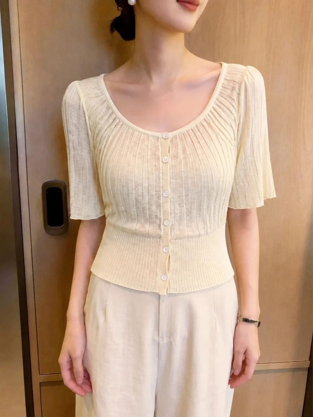 Korean Style Ice Silk Knitted Top Women's Slim Fit Short Sleeve Elegant Slimming Summer Fashion Casual round Neck Shirt
Korean Style Ice Silk Knitted Top Women's Slim Fit Short Sleeve Elegant Slimming Summer Fashion Casual round Neck Shirt