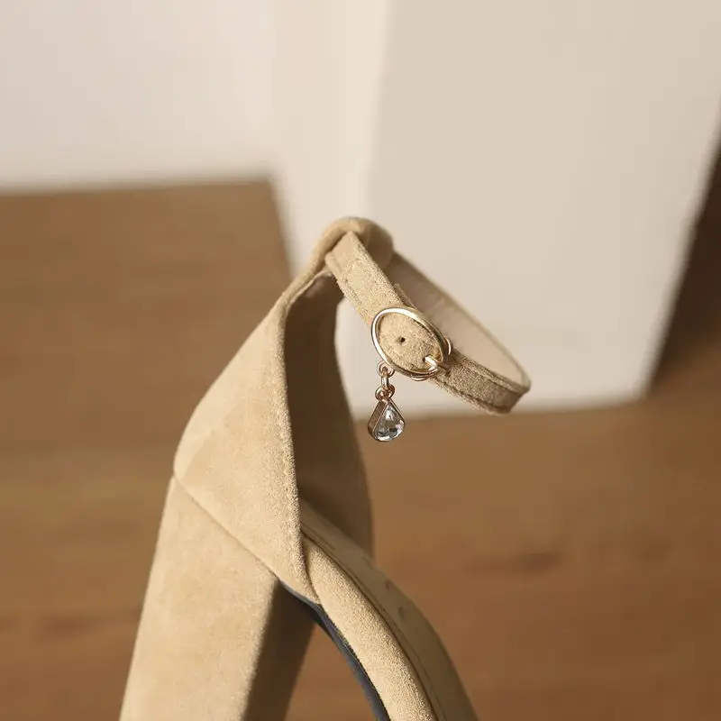 ASILETO Замшевые женские босоножки из флока с круглым носком на блочном каблуке 8 см с пряжкой и ремешком Большой размер 45 46 47 48 Мягкая повседневная женская обувь Лето
ASILETO Замшевые женские босоножки из флока с круглым носком на блочном каблуке 8 см с пряжкой и ремешком Большой размер 45 46 47 48 Мягкая повседневная женская обувь Лето