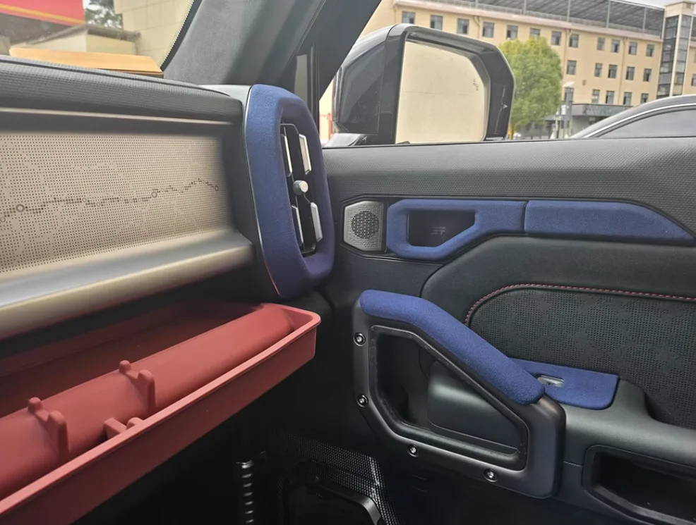 Итальянская замшевая накладка для центральной консоли Jetour Traveler T2 2023-2025, обе стороны, для воздуховодов кондиционера
Итальянская замшевая накладка для центральной консоли Jetour Traveler T2 2023-2025, обе стороны, для воздуховодов кондиционера