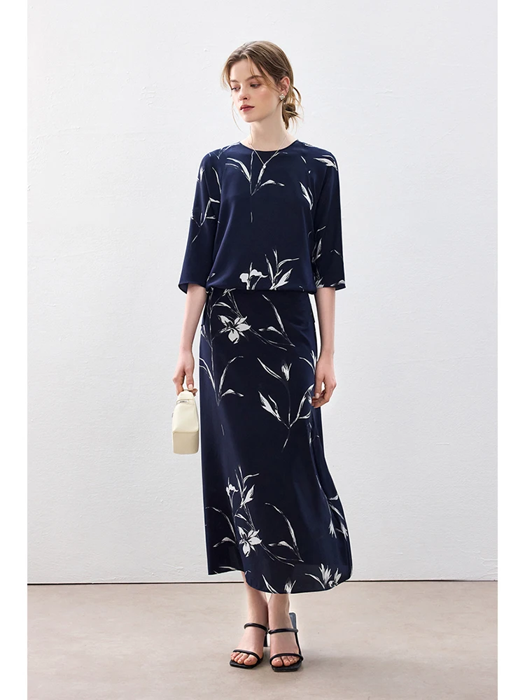 Manyimanyi Silk Floral Print Loose Top Half Skirt Set Women's Fashion Spring Collection round Neck mid Sleeve Two-Piece Set
Manyimanyi Silk Floral Print Loose Top Half Skirt Set Women's Fashion Spring Collection round Neck mid Sleeve Two-Piece Set