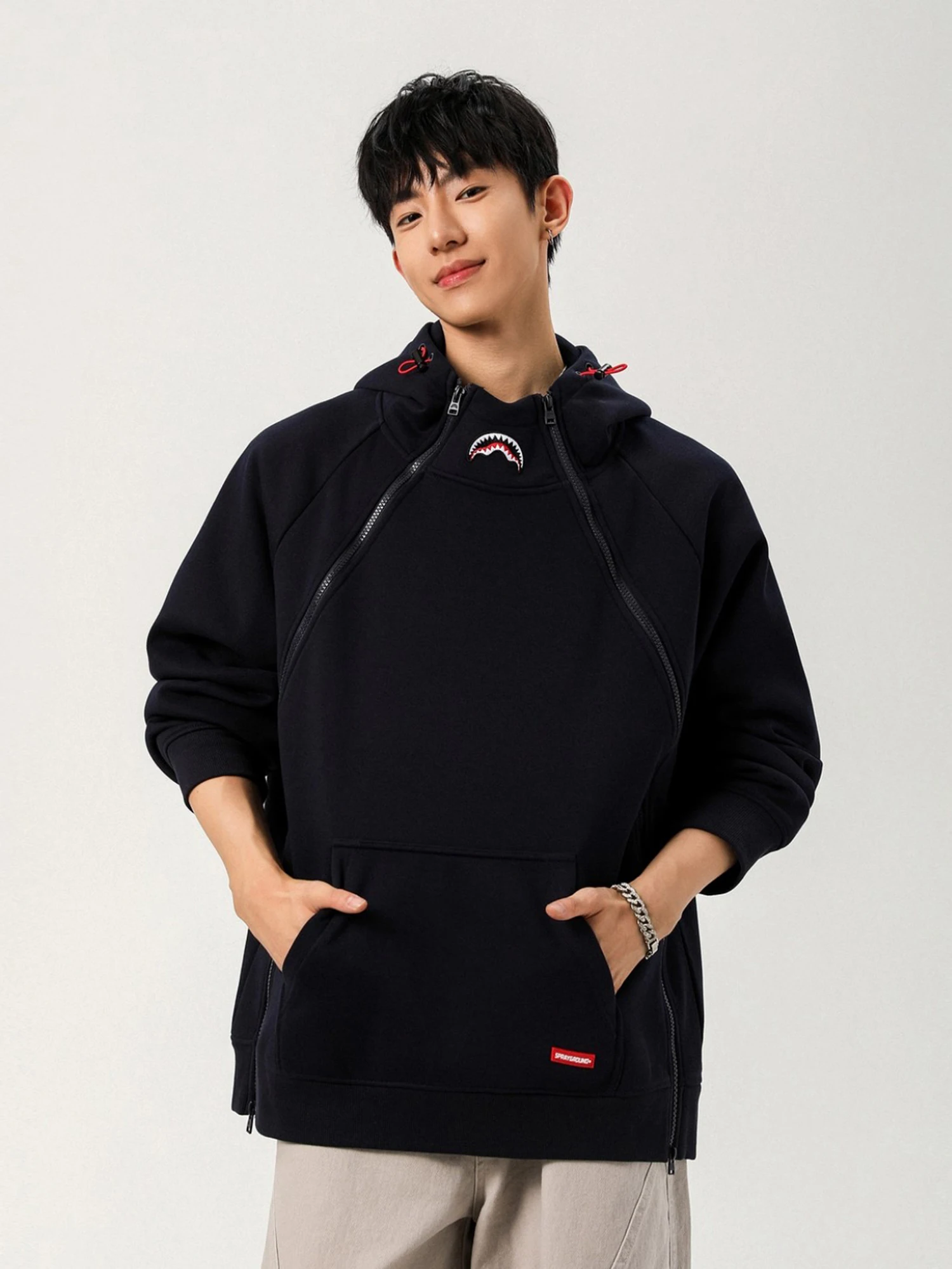 Модная мужская зимняя толстовка с капюшоном и воротником-астронавтом, на флисовой подкладке, в американском стиле, с двойной молнией, деконструированная
Модная мужская зимняя толстовка с капюшоном и воротником-астронавтом, на флисовой подкладке, в американском стиле, с двойной молнией, деконструированная