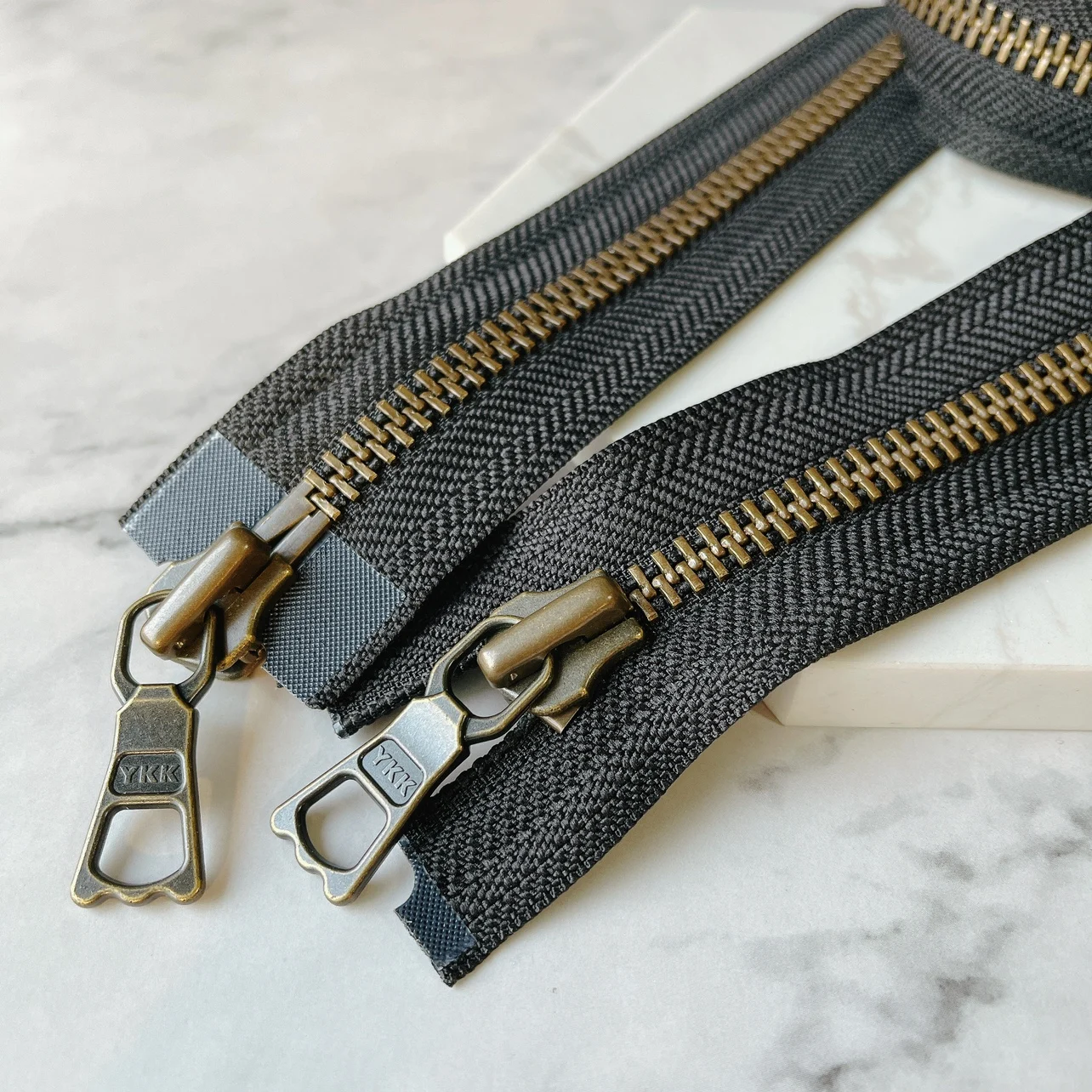 8 #YKK Zipper Bronze Double Head Open Tail Leather Jacket Woolen Autumn and Winter Thick Material Barn Style Placket Black 580
8 #YKK Zipper Bronze Double Head Open Tail Leather Jacket Woolen Autumn and Winter Thick Material Barn Style Placket Black 580