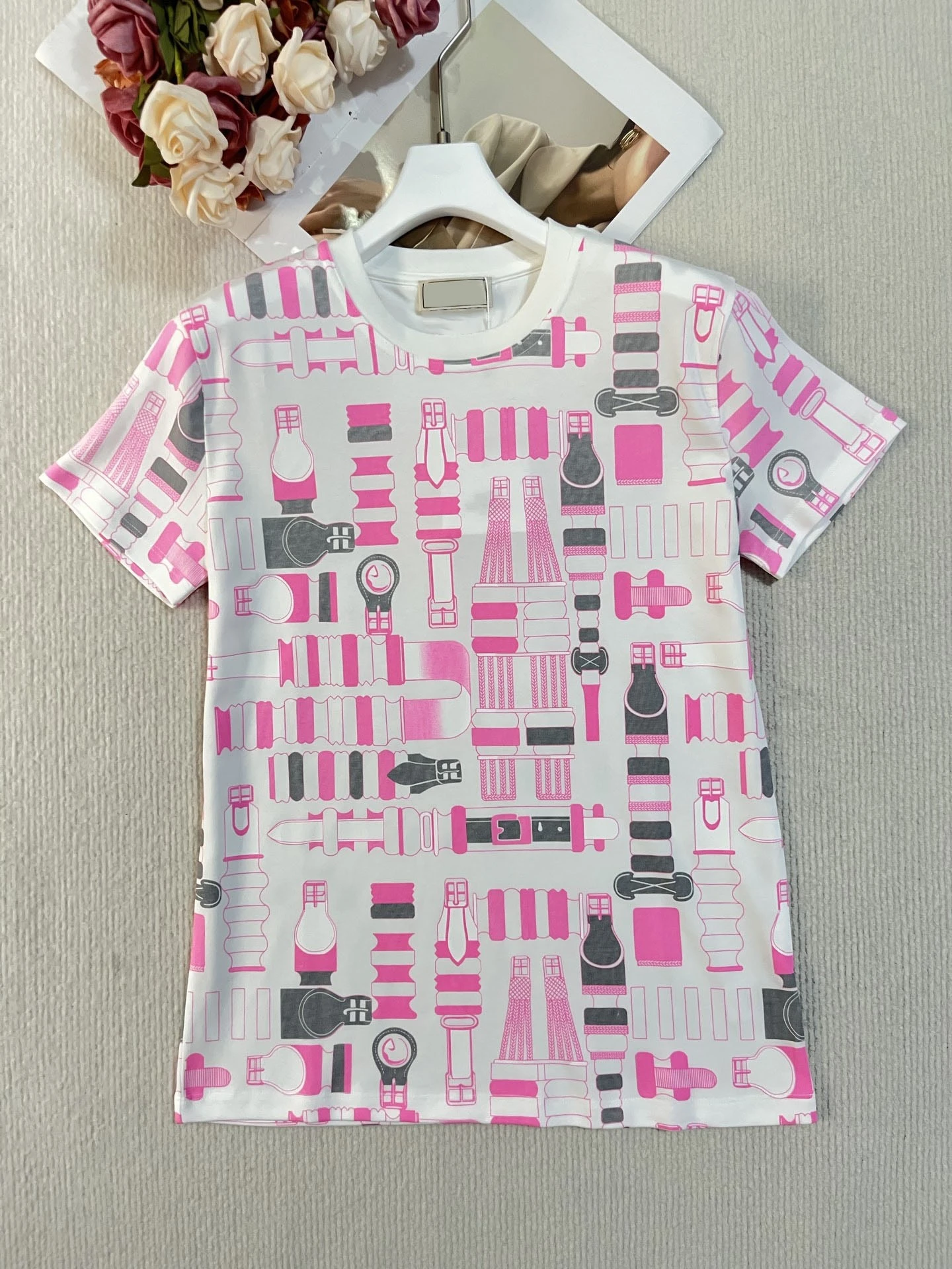 Spring Summer 2026 Women's round Neck Short Sleeve T-shirt Cotton Breathable Comfortable Lock Buckle Pattern Printed Casual Top
Spring Summer 2026 Women's round Neck Short Sleeve T-shirt Cotton Breathable Comfortable Lock Buckle Pattern Printed Casual Top