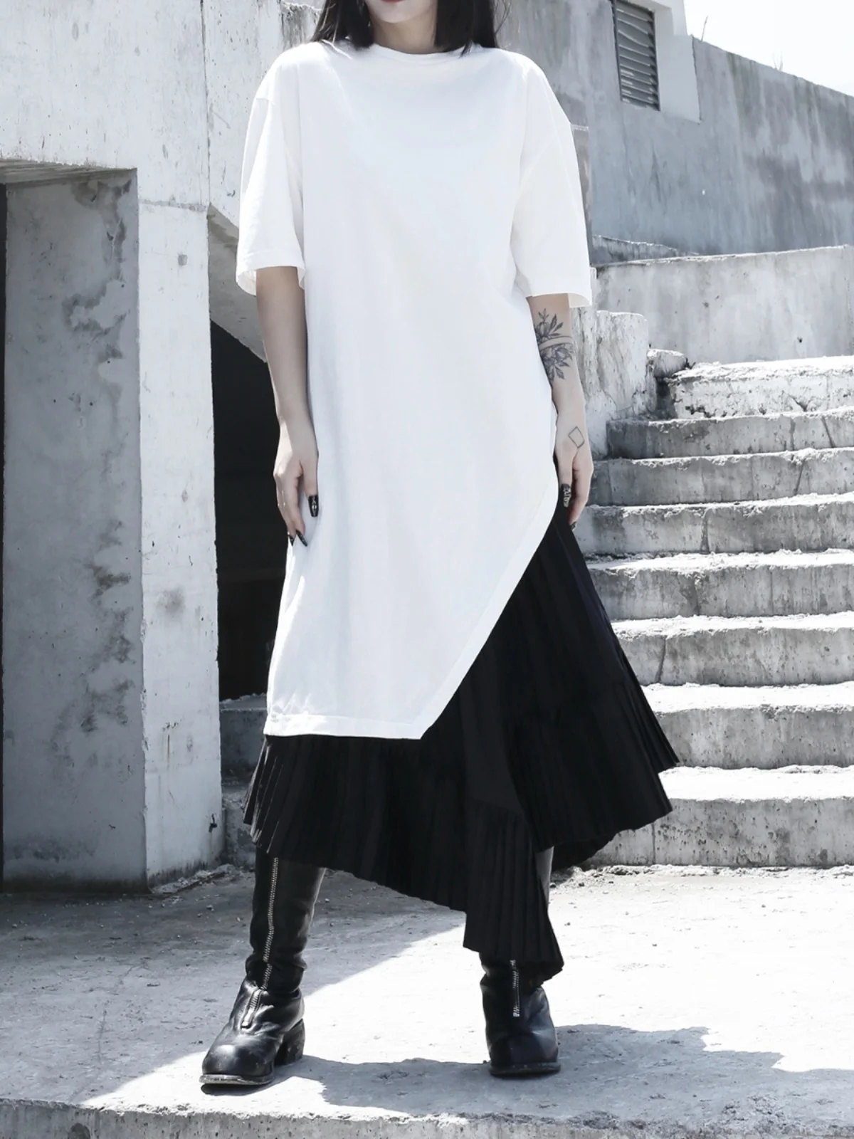 Loose Short Sleeve T-Shirt Asymmetrical Irregular Original Design Summer New Arrival Dark Style Street Fashion Women's Top
Loose Short Sleeve T-Shirt Asymmetrical Irregular Original Design Summer New Arrival Dark Style Street Fashion Women's Top