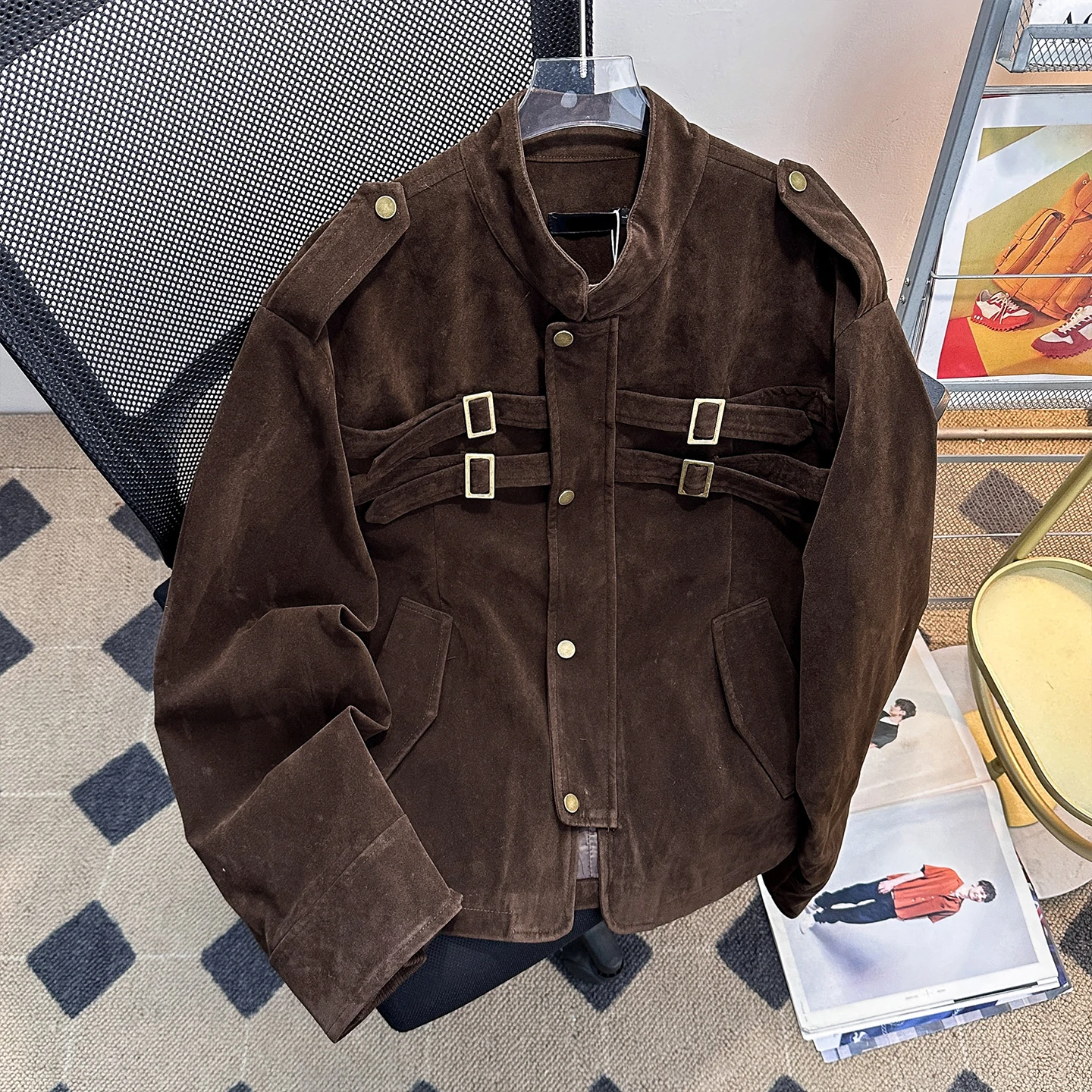 Модная уличная мужская куртка, весенне-осенняя однотонная куртка с воротником-стойкой, американское повседневное пальто в стиле ретро
Модная уличная мужская куртка, весенне-осенняя однотонная куртка с воротником-стойкой, американское повседневное пальто в стиле ретро