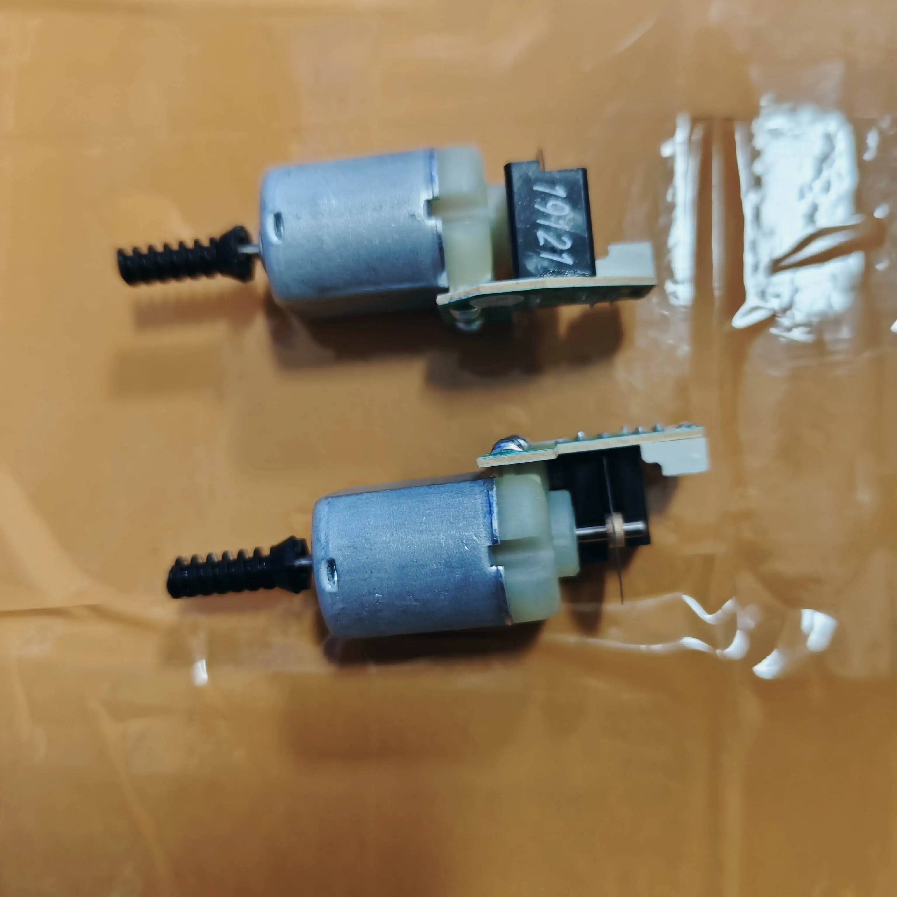 5X CN503-60006 Двигатель постоянного тока привода сканера для HP 125 126 127 128 175 176 177 225 226 277 477 8610 8620 5530 4515 4500 3545 4630 6830
5X CN503-60006 Двигатель постоянного тока привода сканера для HP 125 126 127 128 175 176 177 225 226 277 477 8610 8620 5530 4515 4500 3545 4630 6830