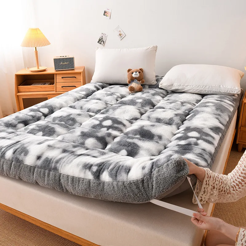 Durable Autumn and winter new lamb wool three-dimensional mattress household thickened warm single double mattress
Durable Autumn and winter new lamb wool three-dimensional mattress household thickened warm single double mattress
