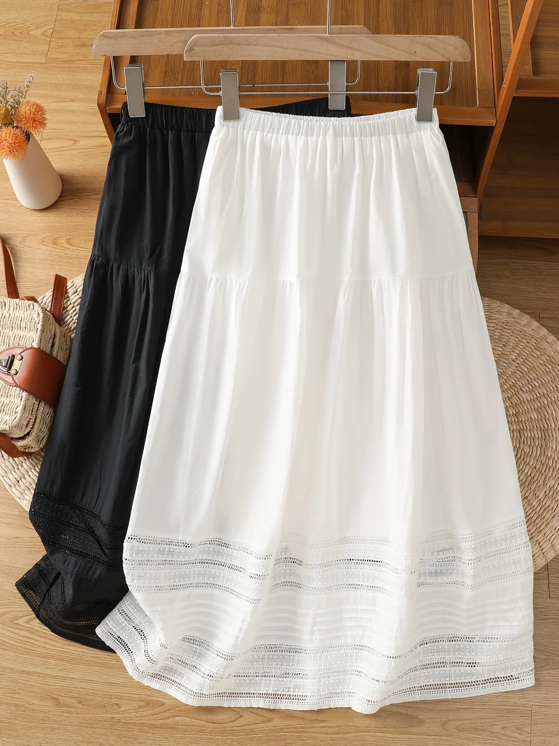 White Cotton Lace Trim Embroidered Hollow out A-Line Midi Skirt Women's Summer Design Sense Half-length Skirts Feminine Flare...
White Cotton Lace Trim Embroidered Hollow out A-Line Midi Skirt Women's Summer Design Sense Half-length Skirts Feminine Flare...
