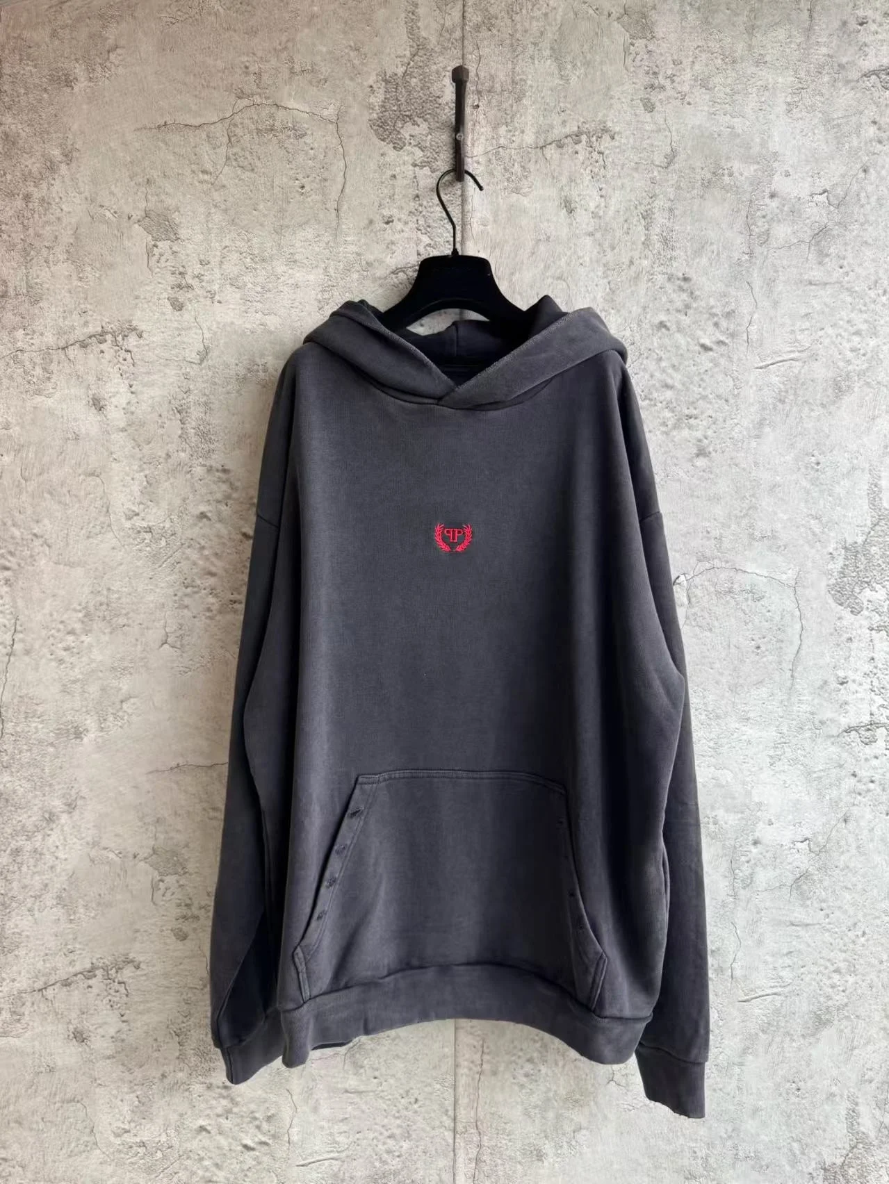 BLCCNIEGEA Heavyweight High-Quality Fashion Letter Print/Embroidered Pullover Hoodie Loose Fit Pure Cotton Paris B Hoodie Unisex
BLCCNIEGEA Heavyweight High-Quality Fashion Letter Print/Embroidered Pullover Hoodie Loose Fit Pure Cotton Paris B Hoodie Unisex