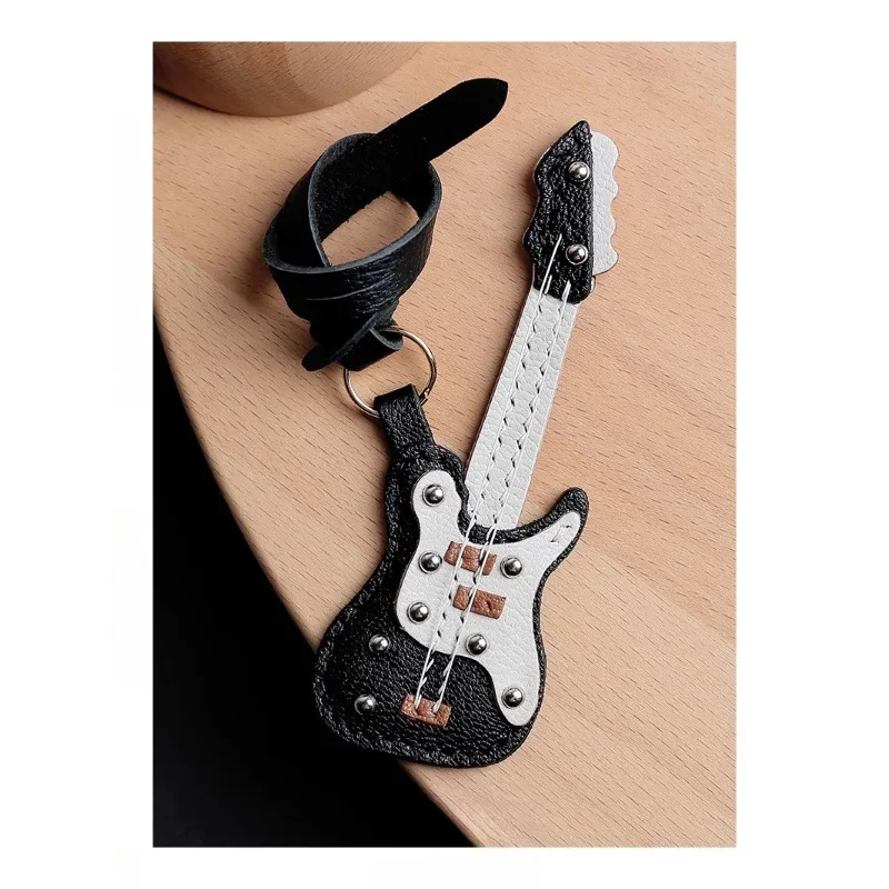 Guitar Bag Pendant, Pure Handmade Genuine Leather Keychain, French Sheepskin Bag Pendant Phone Pendant Bag.
Guitar Bag Pendant, Pure Handmade Genuine Leather Keychain, French Sheepskin Bag Pendant Phone Pendant Bag.