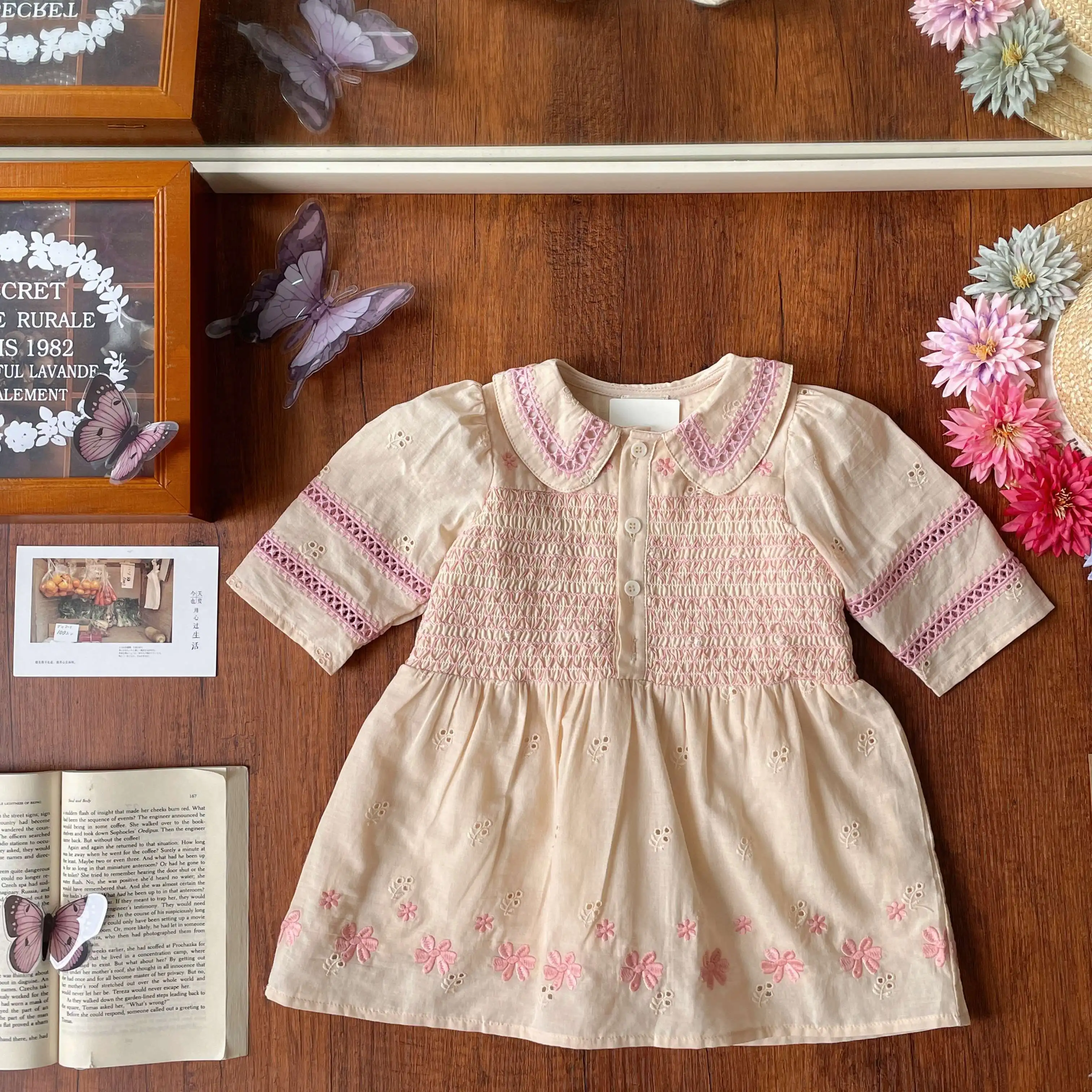 In stock! Summer retro style children's dress for girls, heavy workwear, cutout and lapel lapel
In stock! Summer retro style children's dress for girls, heavy workwear, cutout and lapel lapel