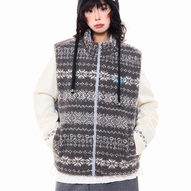 2025 Autumn Winter New Lamb Wool Women's Waistcoat Retro Design Sweet Cool Y2k Versatile Warm Sleeveless Vest Jackets Ladies
2025 Autumn Winter New Lamb Wool Women's Waistcoat Retro Design Sweet Cool Y2k Versatile Warm Sleeveless Vest Jackets Ladies