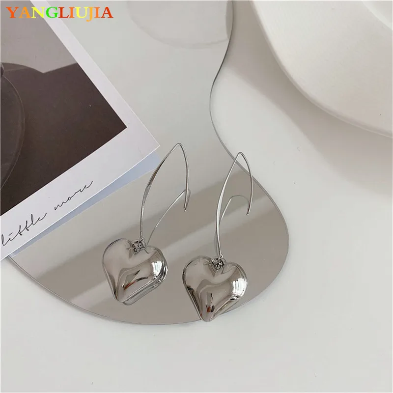 Metal Heart-shaped Pendant Earrings European And American Style Personality Fashion Long Earrings Ms Girl Travel Accessories
Metal Heart-shaped Pendant Earrings European And American Style Personality Fashion Long Earrings Ms Girl Travel Accessories
