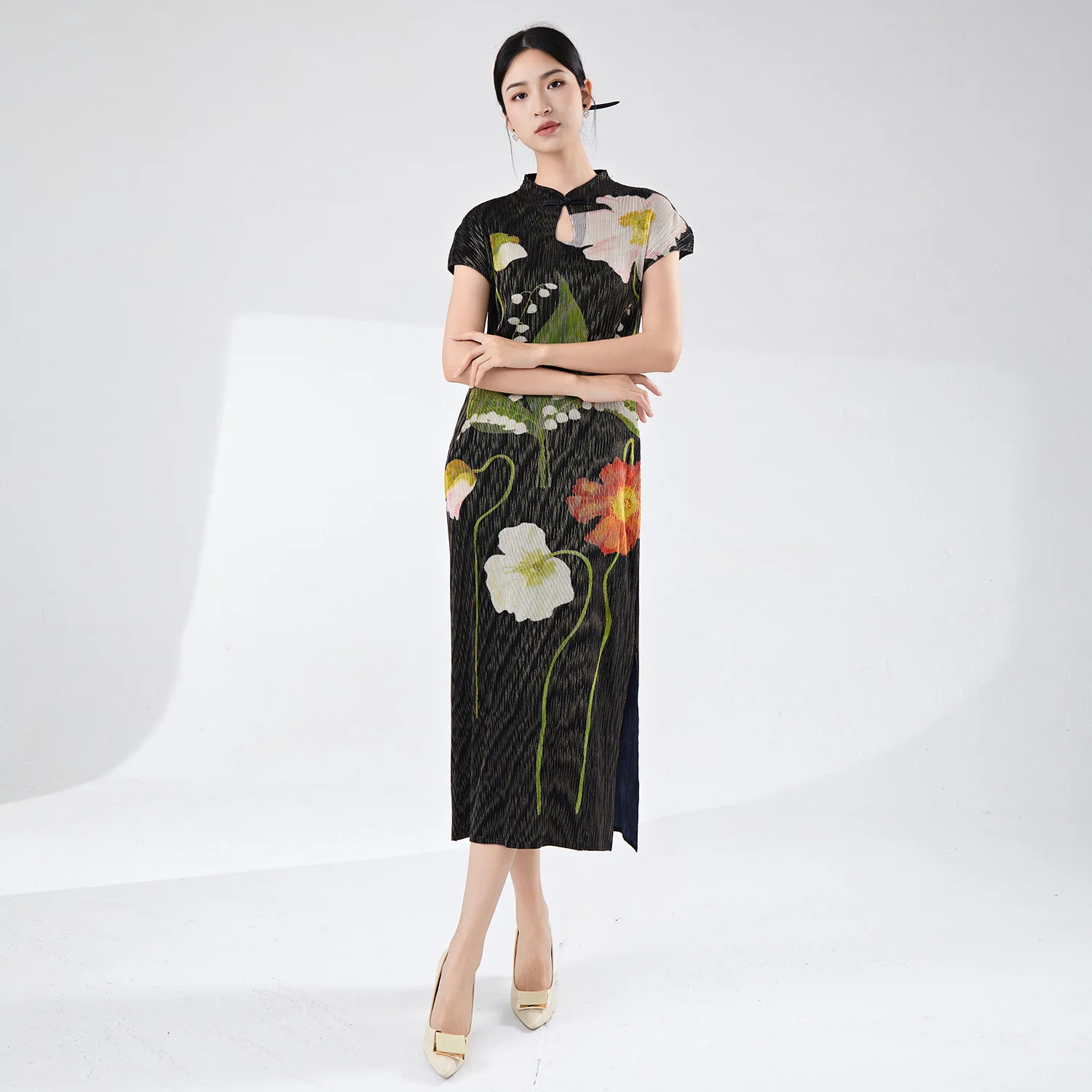 Женское плиссированное платье Cheongsam с принтом Miyake, новинка лета 2025, юбка средней длины с воротником-стойкой и разрезом
Женское плиссированное платье Cheongsam с принтом Miyake, новинка лета 2025, юбка средней длины с воротником-стойкой и разрезом