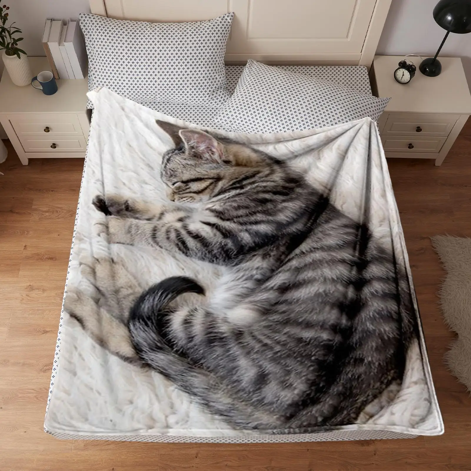 Фланелевое одеяло с мультяшным котенком и принтом кота, мягкое теплое флисовое одеяло, теплые аксессуары для кровати, декор для кемпинга, дивана, спальни
Фланелевое одеяло с мультяшным котенком и принтом кота, мягкое теплое флисовое одеяло, теплые аксессуары для кровати, декор для кемпинга, дивана, спальни
