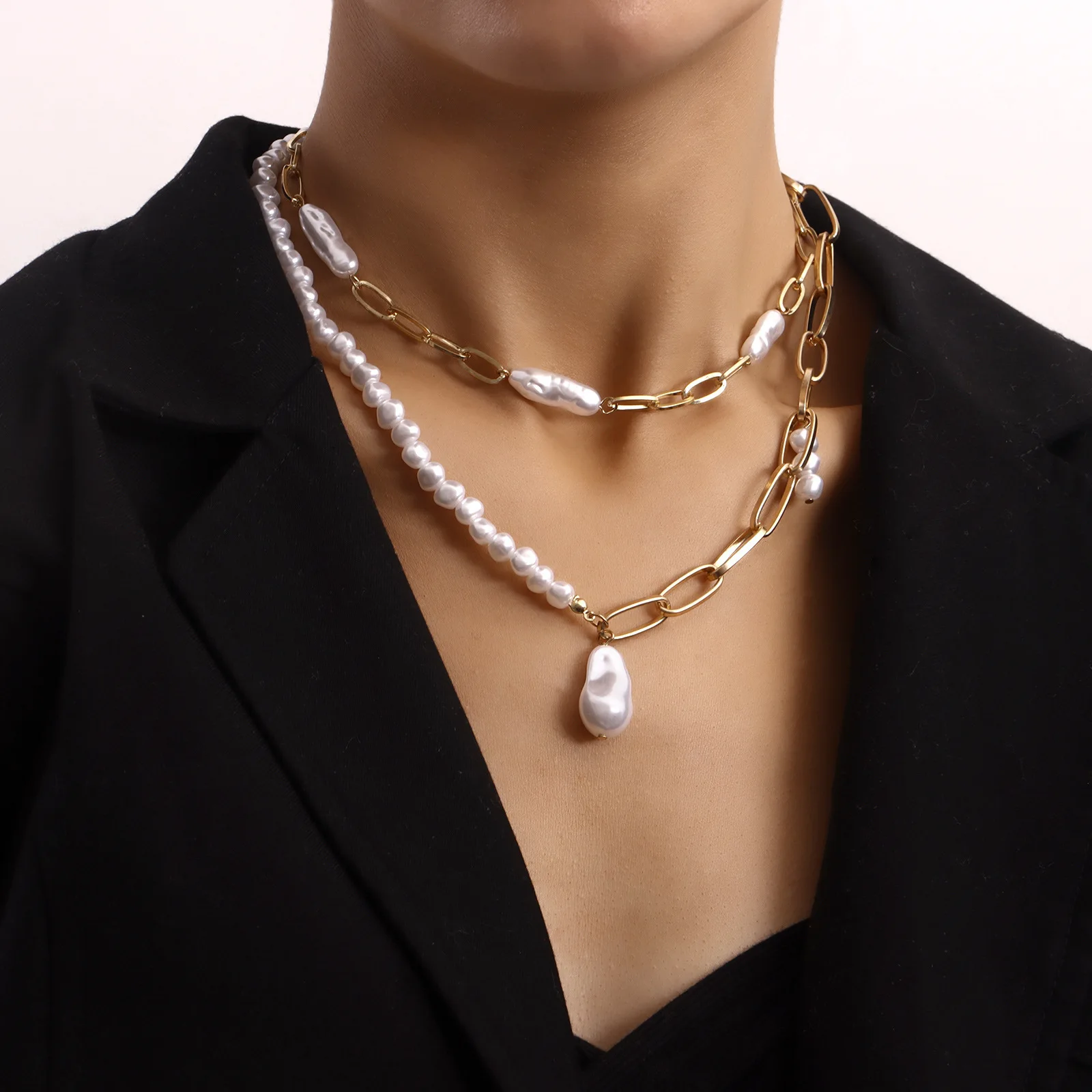 Double-layer paperclip chain, special-shaped pearl pendant, necklace, women's trendy Xiaoxiangfeng women's necklace.
Double-layer paperclip chain, special-shaped pearl pendant, necklace, women's trendy Xiaoxiangfeng women's necklace.