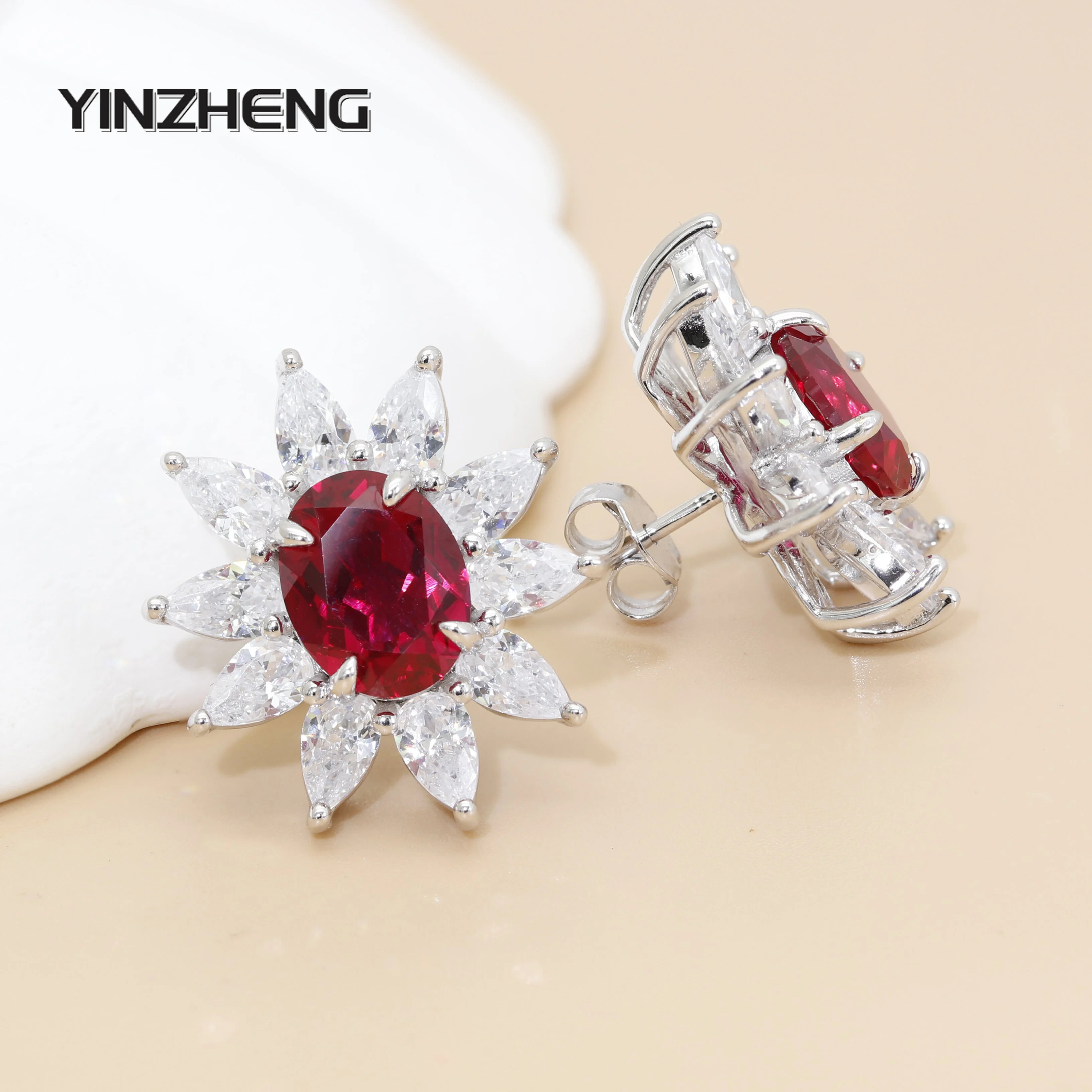Yinzheng стерлингового серебра 925 пробы, инкрустированные в лаборатории серьги с рубином, женские серьги с милым цветком, серьги, темпераментные ювелирные изделия
Yinzheng стерлингового серебра 925 пробы, инкрустированные в лаборатории серьги с рубином, женские серьги с милым цветком, серьги, темпераментные ювелирные изделия
