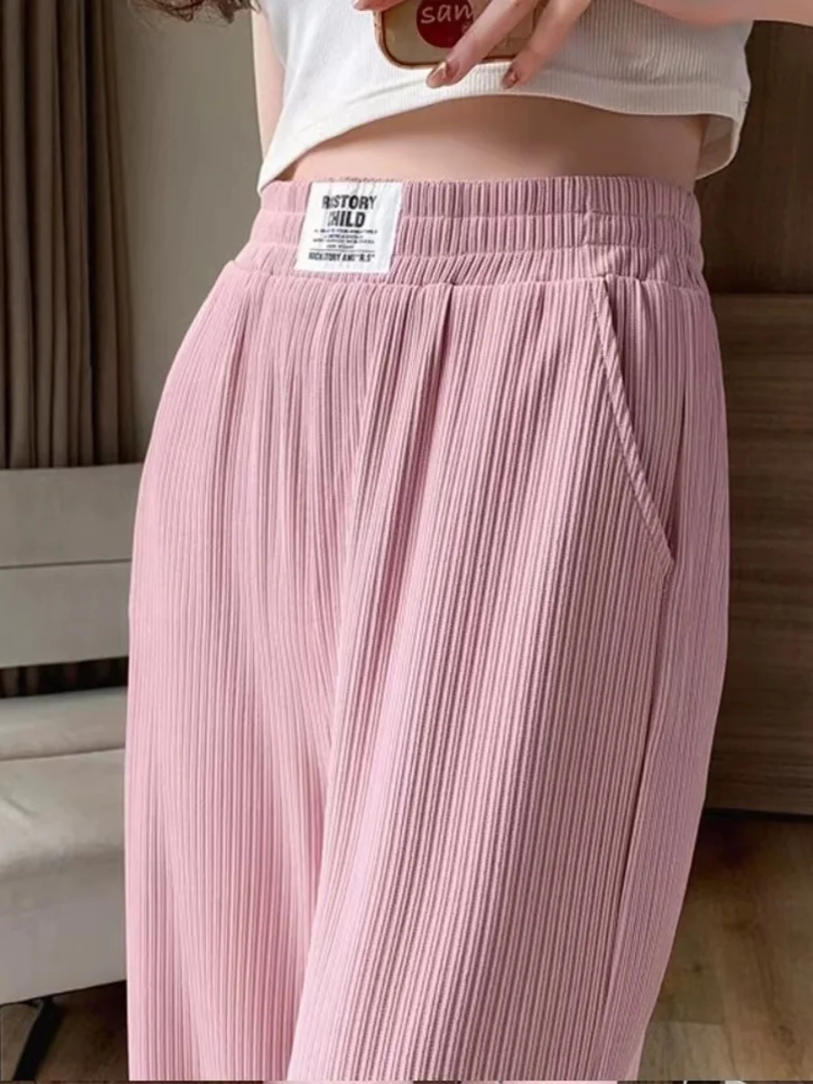 Розовые женские летние тонкие брюки из ледяного шелка с широкими штанинами, с высокой талией, струящиеся, прямые, длинные, для повседневной носки, в корейском стиле
Розовые женские летние тонкие брюки из ледяного шелка с широкими штанинами, с высокой талией, струящиеся, прямые, длинные, для повседневной носки, в корейском стиле