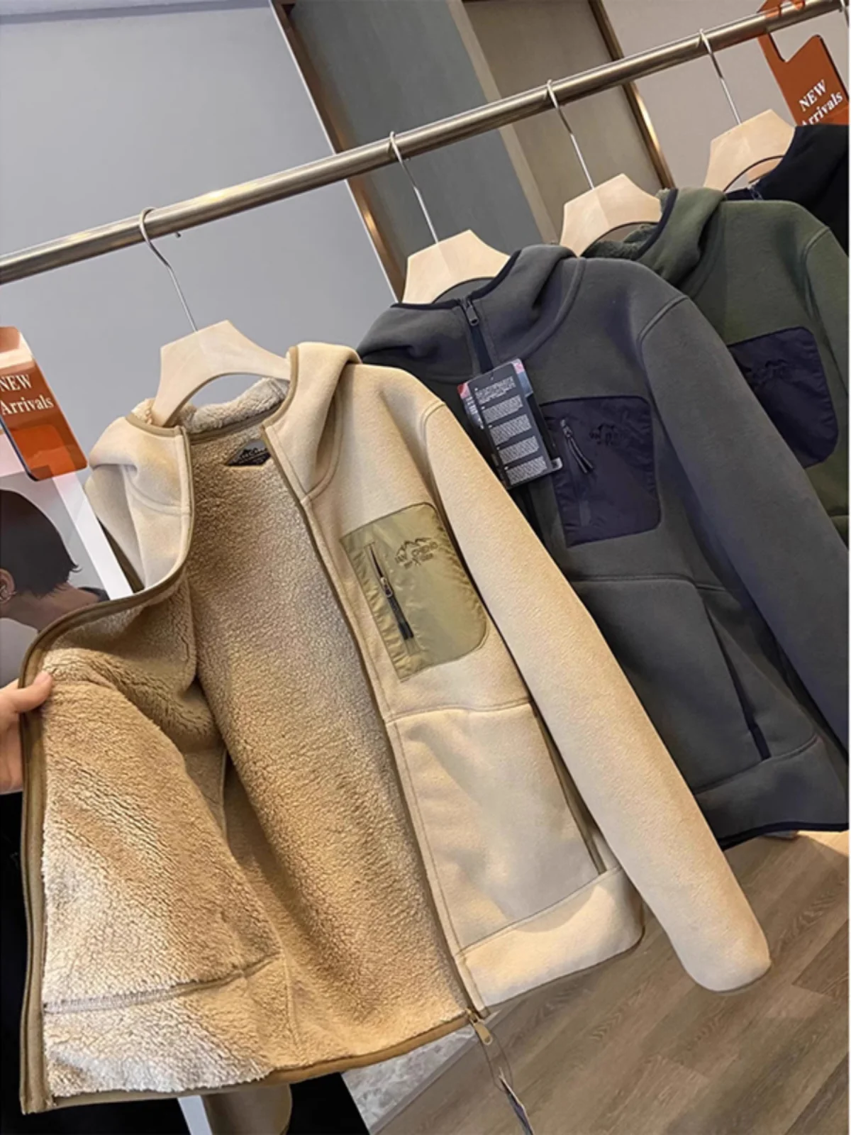 Thiened Fce Double-sided Zipper Lamb Fur Casual Hooded Jaet Women's Winter Outerwear Couple Sle Warm Relaxed Fit
Thiened Fce Double-sided Zipper Lamb Fur Casual Hooded Jaet Women's Winter Outerwear Couple Sle Warm Relaxed Fit
