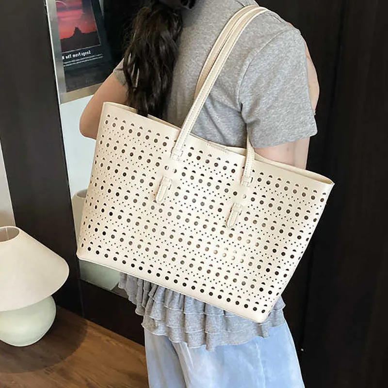 Fashion Large Capacity Shoulder Bag Women's Daily Commuting Hollowed Out Handbags Summer Solid Versatile Vacation Tote Bags
Fashion Large Capacity Shoulder Bag Women's Daily Commuting Hollowed Out Handbags Summer Solid Versatile Vacation Tote Bags