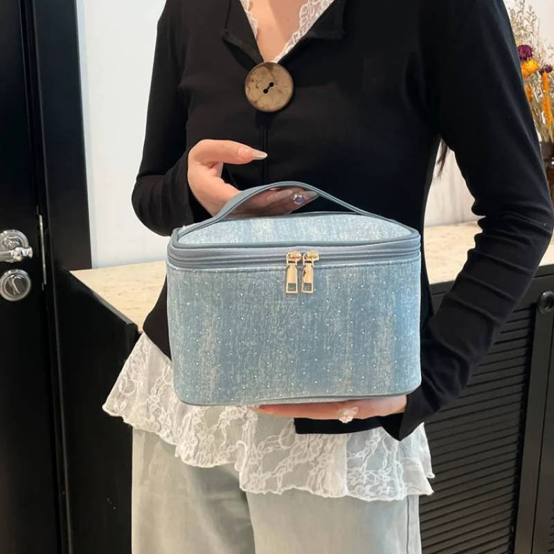 Fashionable Ladies Crossbody Bag PU Leather Handbag Shoulder Purse Women Chic Messenger Small Bag Elegant Classic
Fashionable Ladies Crossbody Bag PU Leather Handbag Shoulder Purse Women Chic Messenger Small Bag Elegant Classic