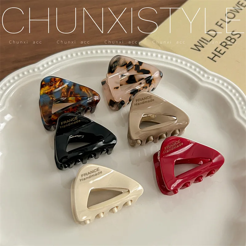 Small Triangle Hair Claw for Women Acetate Mini Clip Fall Winter Non Slip Strong Hold Delicate Cute Fashion Hair Accessories
Small Triangle Hair Claw for Women Acetate Mini Clip Fall Winter Non Slip Strong Hold Delicate Cute Fashion Hair Accessories