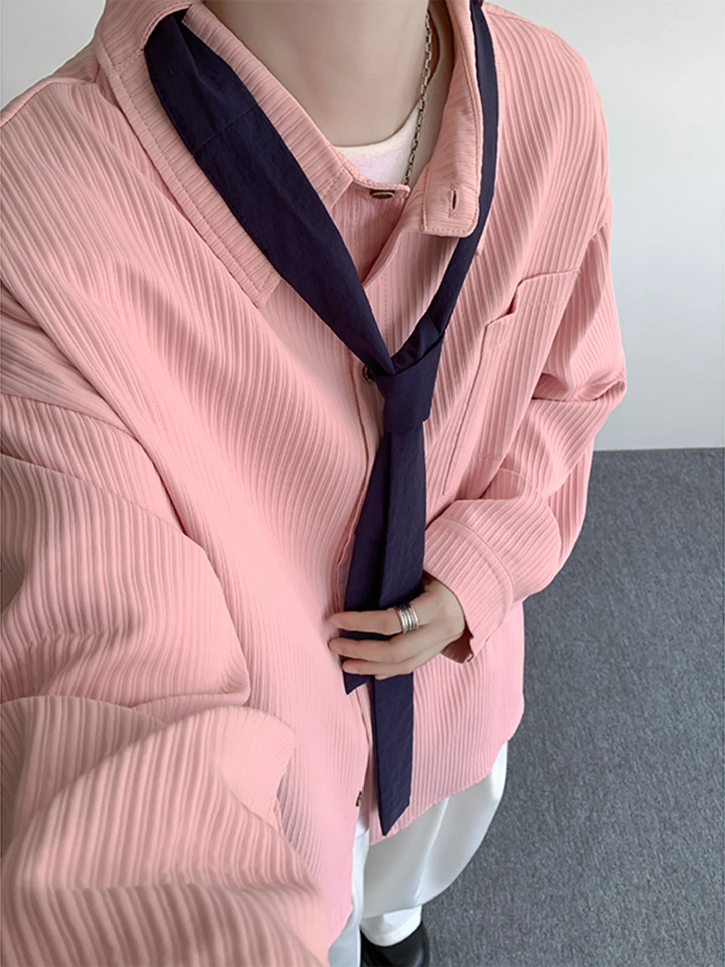 Pink Long Sleeve Men's Shirt Loose Fit Tie Cuff Autumn Fashion Casual Breathable Skin-Friendly Button down Classic Style
Pink Long Sleeve Men's Shirt Loose Fit Tie Cuff Autumn Fashion Casual Breathable Skin-Friendly Button down Classic Style