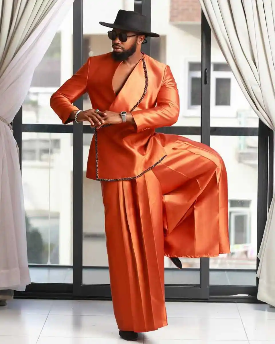 Orange Satin Men Suit Set 2 Pcs Satin Blazer+Loose Pant Trousers Formal Office Jacket Groom Prom Wedding Tuxedos Customized Coat
Orange Satin Men Suit Set 2 Pcs Satin Blazer+Loose Pant Trousers Formal Office Jacket Groom Prom Wedding Tuxedos Customized Coat