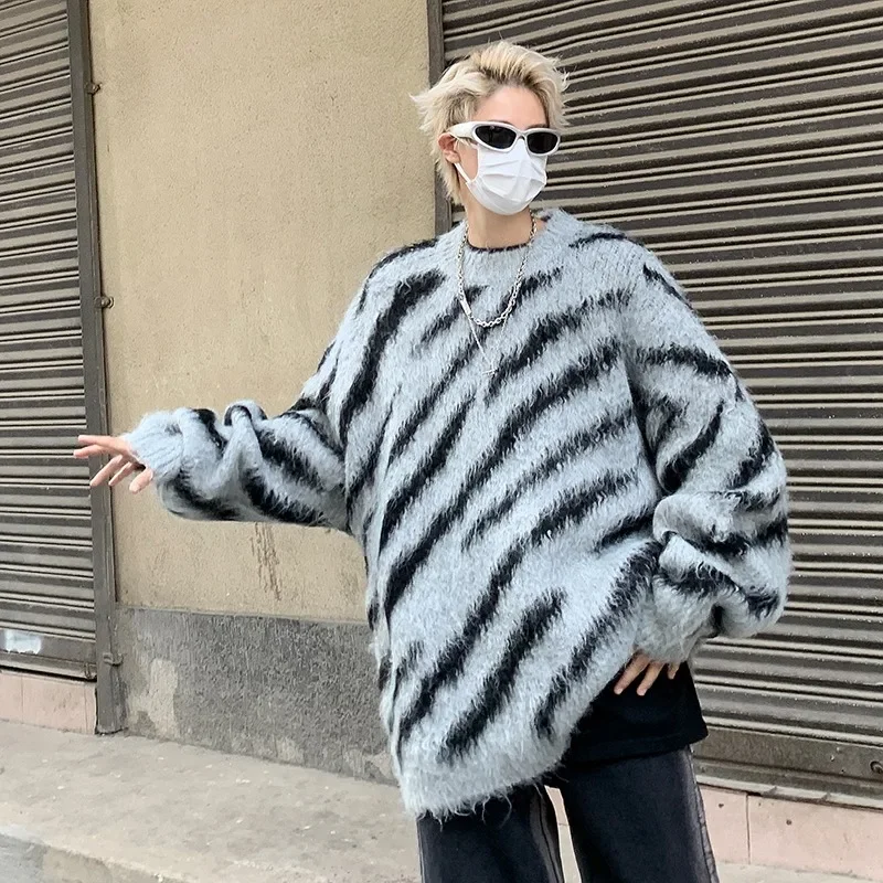 Leopard Print Knitted Sweater for Men's Korean Version Trendy High Street Handsome Color Blocking 2023 Winter Ins Loose Sweater
Leopard Print Knitted Sweater for Men's Korean Version Trendy High Street Handsome Color Blocking 2023 Winter Ins Loose Sweater
