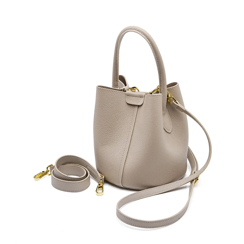 2025 New Fashion Designer 100% Cowhide Handbag Bucket Bag Women's Genuine Leather Shoulder Messenger Bag Ladies Luxury Totes
2025 New Fashion Designer 100% Cowhide Handbag Bucket Bag Women's Genuine Leather Shoulder Messenger Bag Ladies Luxury Totes