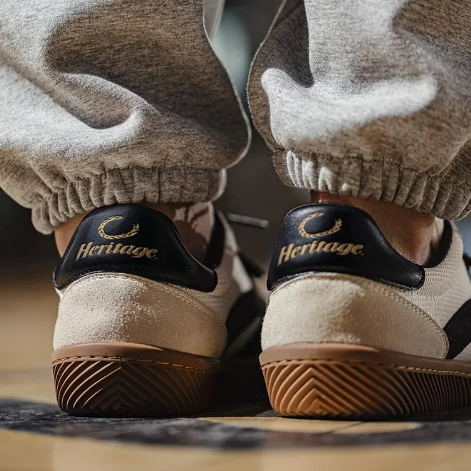 Немецкие кроссовки Maden в стиле ретро в стиле пэчворк для унисекс, летние классические белые низкие спортивные теннисные туфли, уличные кроссовки на шнуровке
Немецкие кроссовки Maden в стиле ретро в стиле пэчворк для унисекс, летние классические белые низкие спортивные теннисные туфли, уличные кроссовки на шнуровке