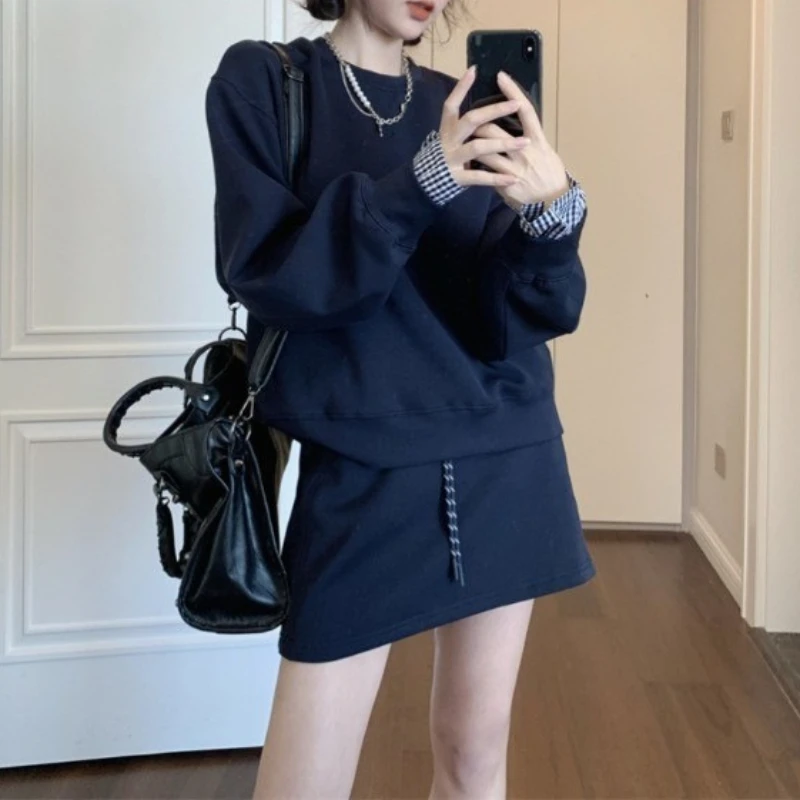 Casual Sports Suit Women's Early Autumn New Lazy Style Crew Neck Contrasting Long-sleeved Sweatshirt High-waisted Skirt
Casual Sports Suit Women's Early Autumn New Lazy Style Crew Neck Contrasting Long-sleeved Sweatshirt High-waisted Skirt