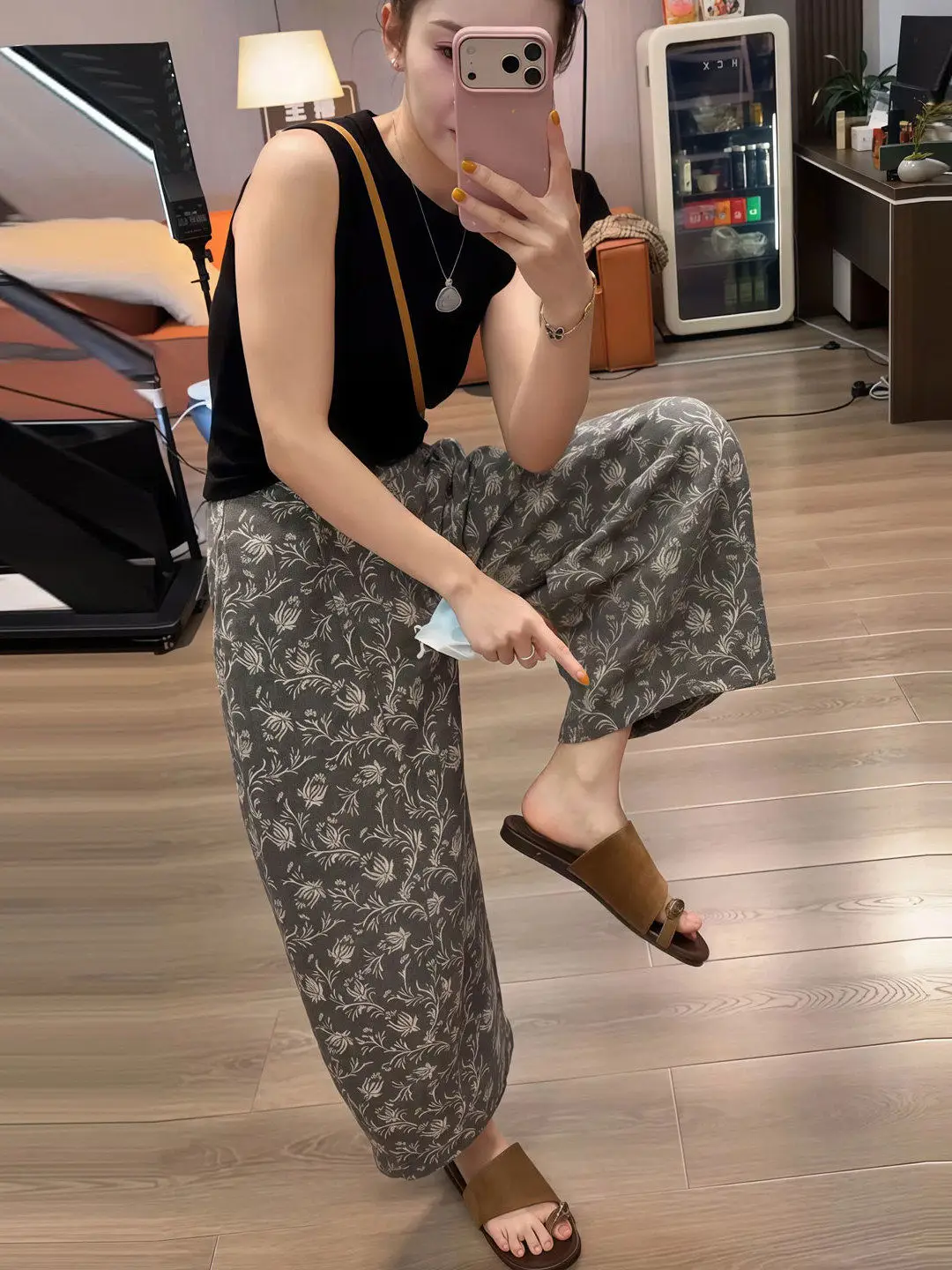 Casual High Waist Loose Pants Women's Floral Print Slimming Loose Fit Trousers Fashionable Anti-Aging Knife Pants
Casual High Waist Loose Pants Women's Floral Print Slimming Loose Fit Trousers Fashionable Anti-Aging Knife Pants