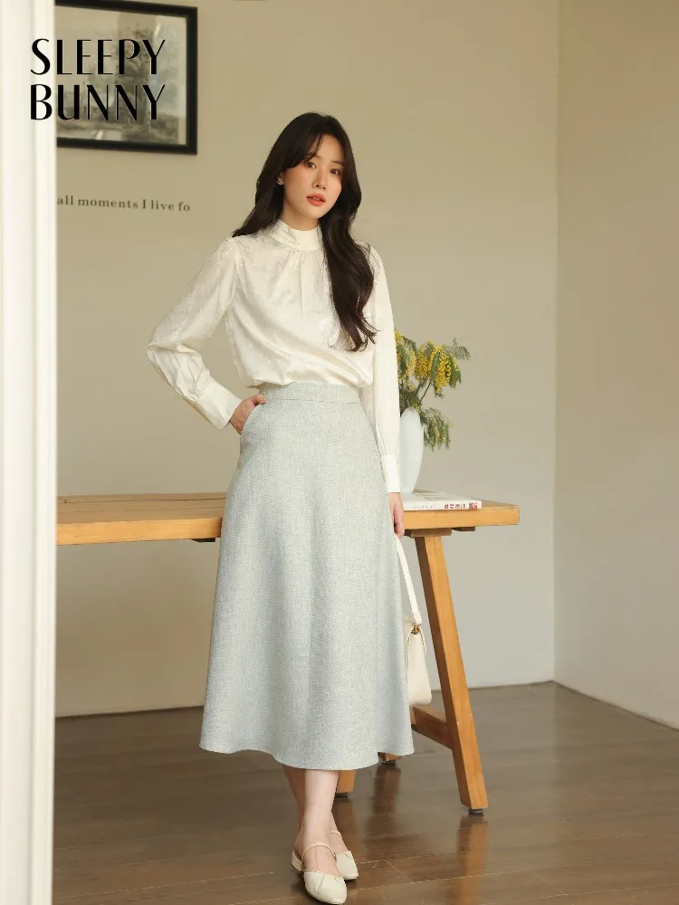 Elegant Women Blouse Slim Fit Long Sleeve Shirt Chic Jacquard Stand Collar Top with Draped Fabric and Modern Chinese Style
Elegant Women Blouse Slim Fit Long Sleeve Shirt Chic Jacquard Stand Collar Top with Draped Fabric and Modern Chinese Style