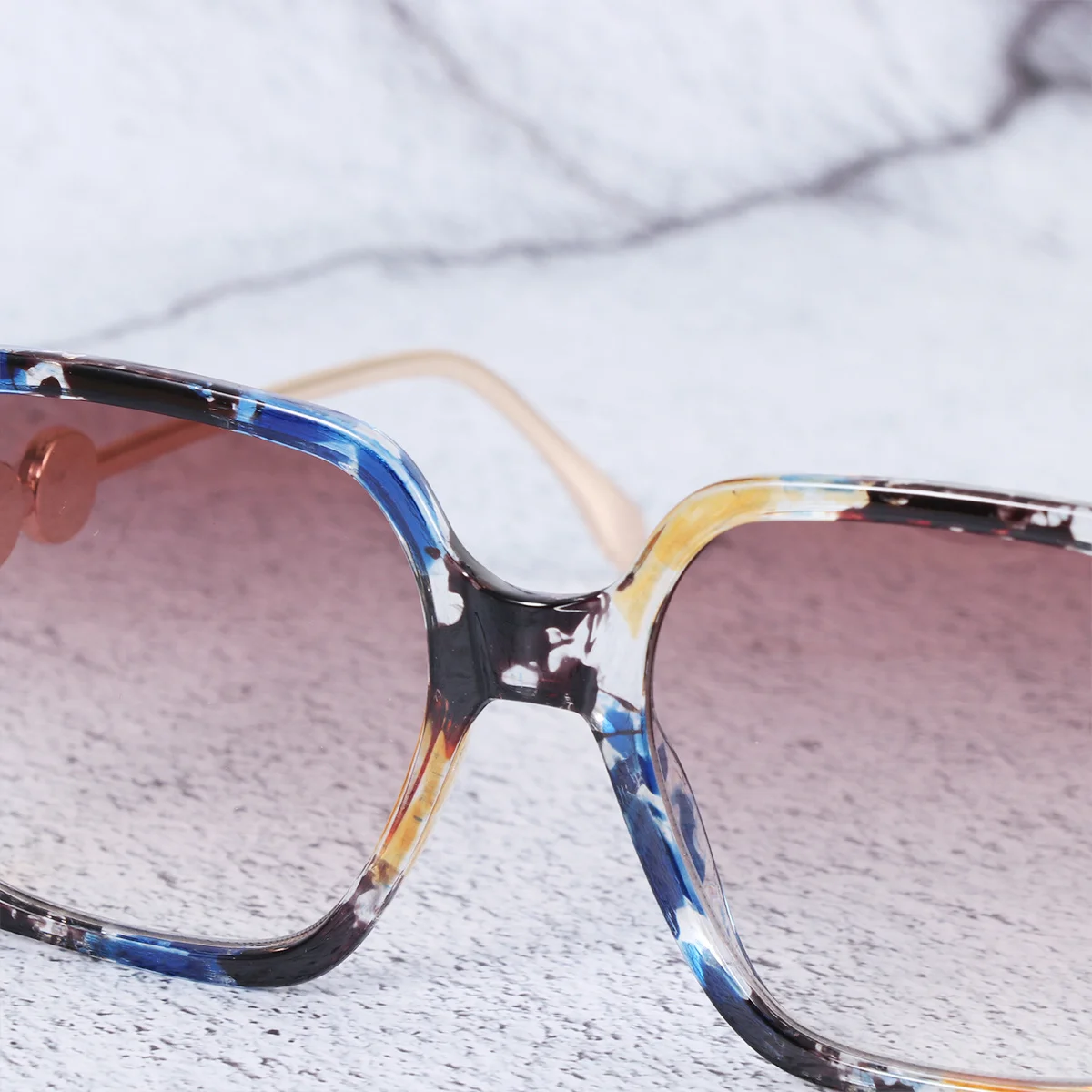 Blue Floral Frame Sunglasses Tea Lens Uv Protection Pearl Decorated Plastic Women Outdoor Shades Fashionable Sun Glasses
Blue Floral Frame Sunglasses Tea Lens Uv Protection Pearl Decorated Plastic Women Outdoor Shades Fashionable Sun Glasses