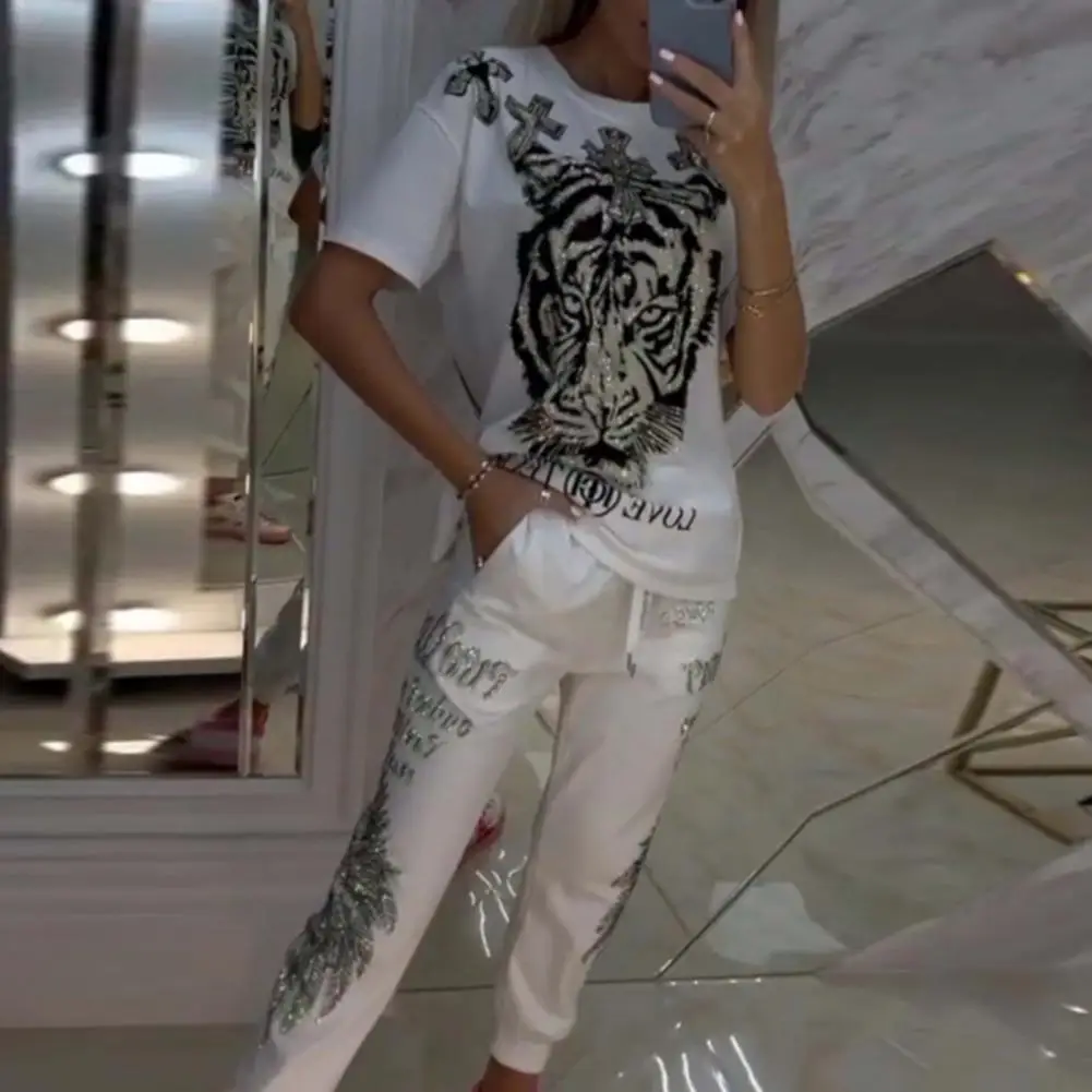 Women Top Pants Set Tiger Print Women's T-shirt Pants Set Stylish Outfit for Wear with Short Sleeves Elastic Waist Ankle-banded
Women Top Pants Set Tiger Print Women's T-shirt Pants Set Stylish Outfit for Wear with Short Sleeves Elastic Waist Ankle-banded