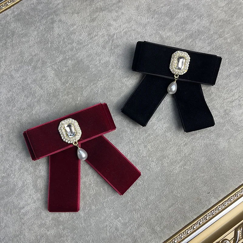 French Retro Velvet Bow Tie Elegant Temperament Professional Shirt Coat Sweater Brooch Pin High-end Rhinestone Jewelry Gift
French Retro Velvet Bow Tie Elegant Temperament Professional Shirt Coat Sweater Brooch Pin High-end Rhinestone Jewelry Gift