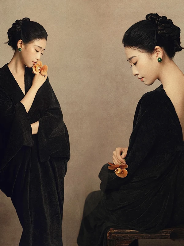 Retro Chinese Style Black Velvet Dress Women's Backless Design Art Photo Costume Luxury Quiet Photography Clothing
Retro Chinese Style Black Velvet Dress Women's Backless Design Art Photo Costume Luxury Quiet Photography Clothing
