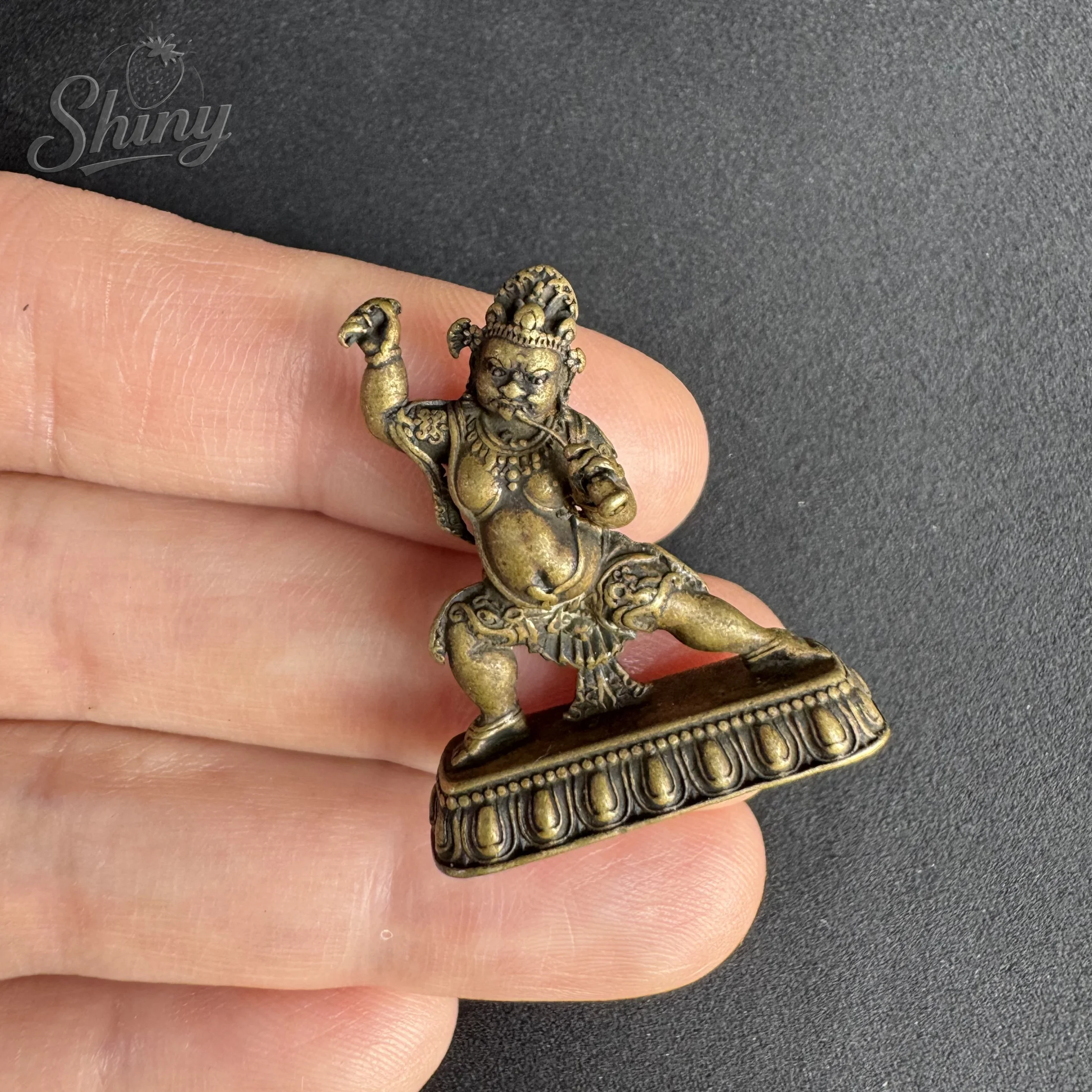 Antique Hand-carved Bronze Buddha Statue Gilt Vajra Holding Buddha Statue Feng Shui Ornaments
Antique Hand-carved Bronze Buddha Statue Gilt Vajra Holding Buddha Statue Feng Shui Ornaments