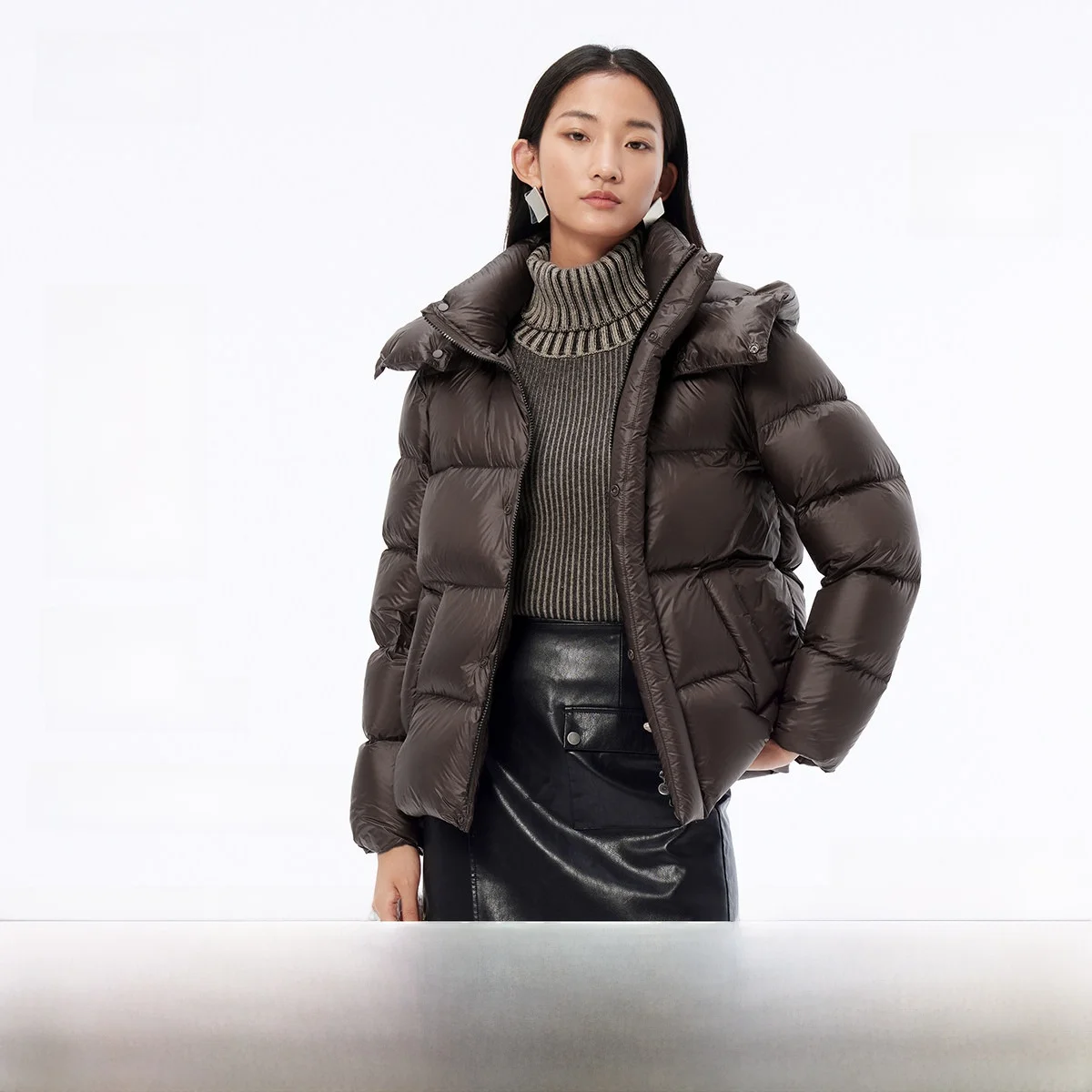 Titanium Lightweight Series Short down Jacket 90% Goose down Women's Fashion Korean Style Waterproof Thickened Winter Coat
Titanium Lightweight Series Short down Jacket 90% Goose down Women's Fashion Korean Style Waterproof Thickened Winter Coat