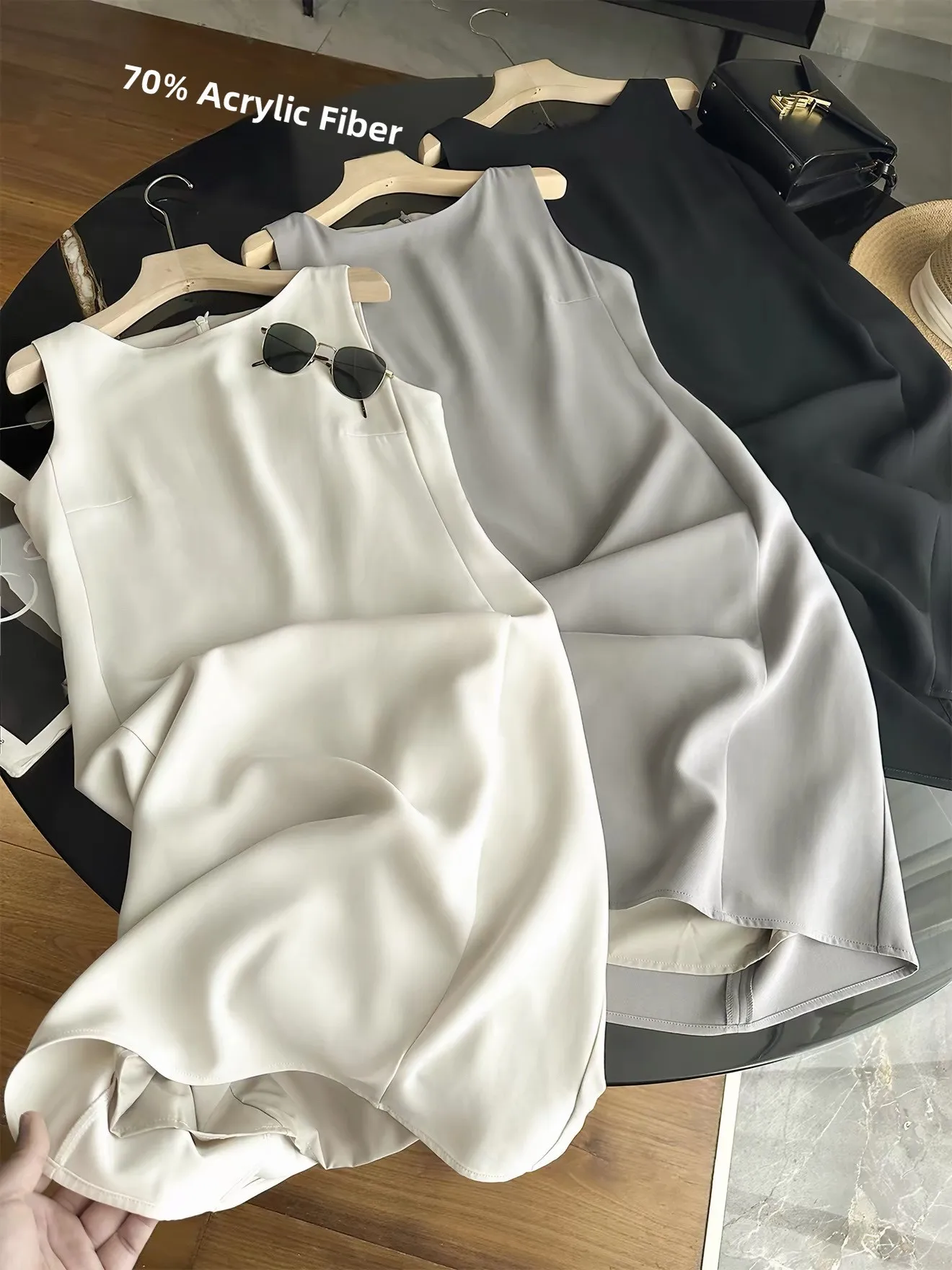 Elegant Commuter Style Sleeveless Boat Neck Vest Dress Casual High Waist A-Line Skirt for Women Summer Season City Walk
Elegant Commuter Style Sleeveless Boat Neck Vest Dress Casual High Waist A-Line Skirt for Women Summer Season City Walk