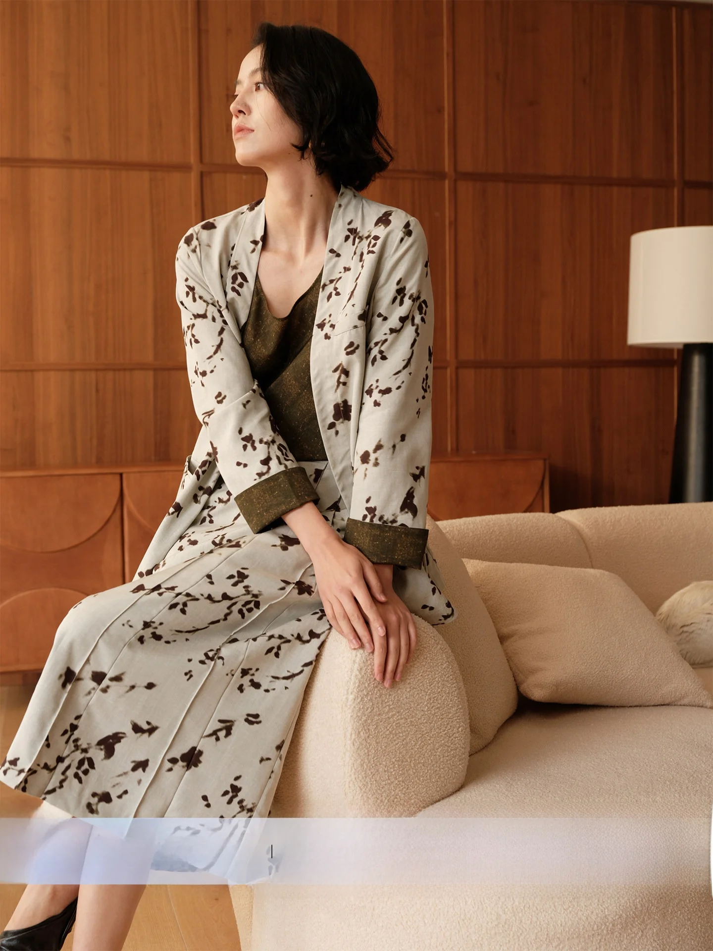 Chimei Rihai New Chinese Style Double-Sided Print Two-Way Wear Flip-Sleeve Suit U-Neck Vest Face Skirt Fashion Set for ...
Chimei Rihai New Chinese Style Double-Sided Print Two-Way Wear Flip-Sleeve Suit U-Neck Vest Face Skirt Fashion Set for ...