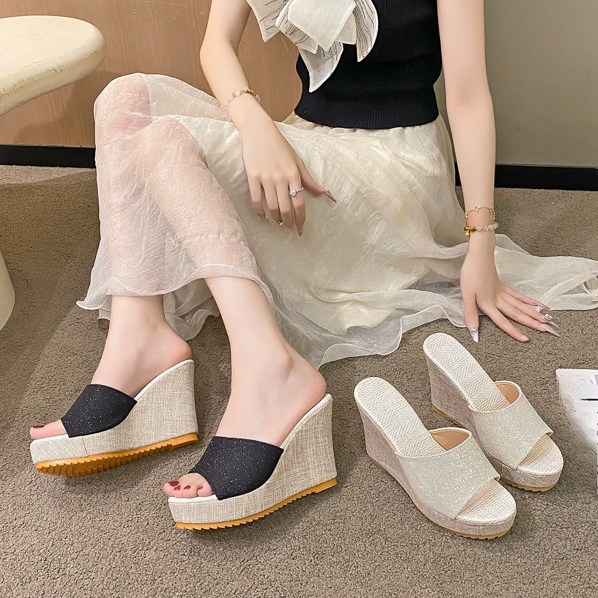 Summer Elegant Round Headed Sexy Wedge Heel Slippers Fashionable Best Selling New Comfortable Plus Size Women's Slippers
Summer Elegant Round Headed Sexy Wedge Heel Slippers Fashionable Best Selling New Comfortable Plus Size Women's Slippers