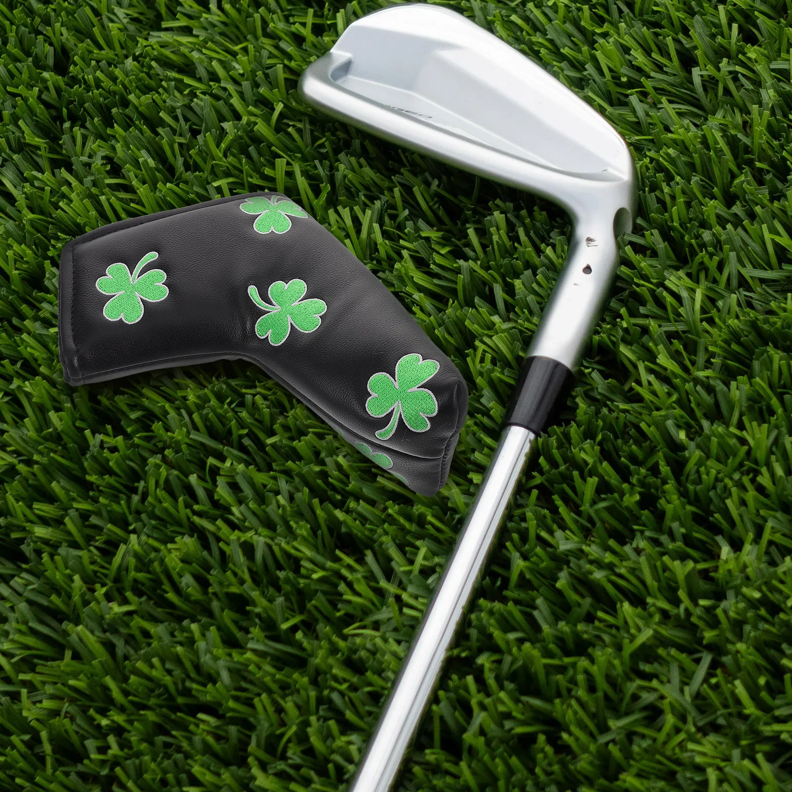 1PC Putter Cover Shamrock Print Thickened Protector Club Headcover PU Material Scratch Proof Lightweight Portable Golf Accessory
1PC Putter Cover Shamrock Print Thickened Protector Club Headcover PU Material Scratch Proof Lightweight Portable Golf Accessory