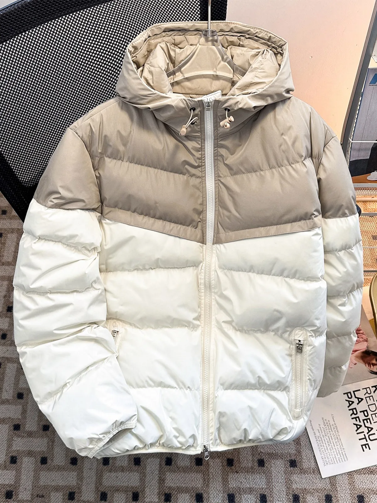 Thickened down Cotton Jacket for Men Casual Style Shortened Version Lightweight Winter Coat with Hood Zipper Closure Pure Color
Thickened down Cotton Jacket for Men Casual Style Shortened Version Lightweight Winter Coat with Hood Zipper Closure Pure Color