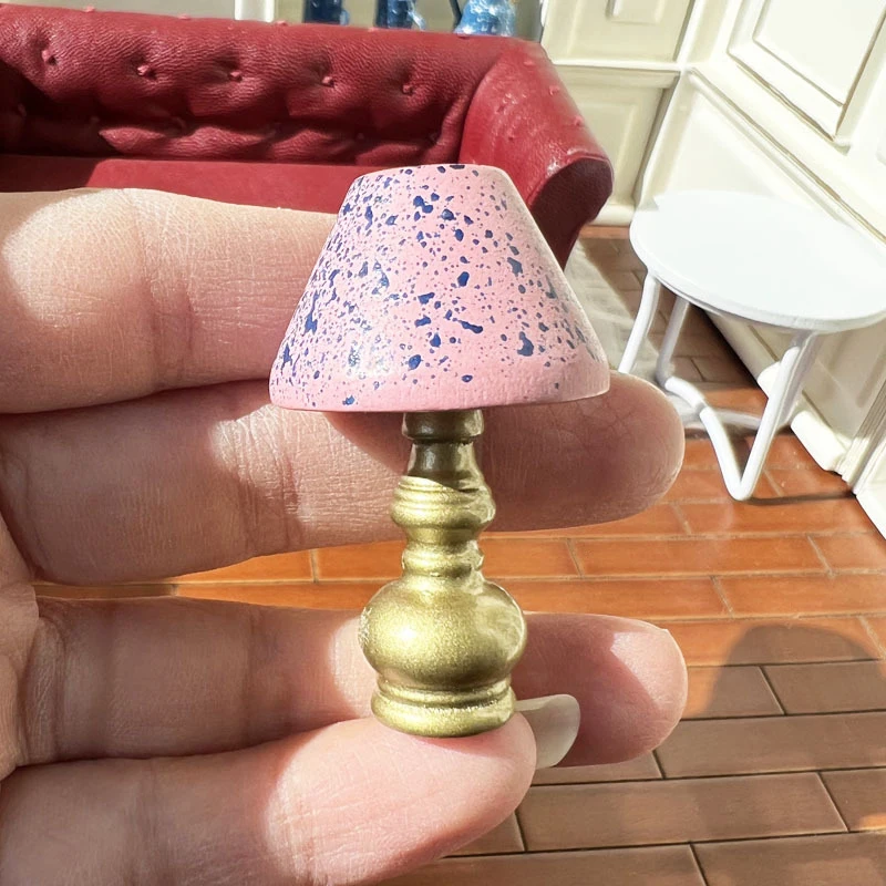 1/12 Dollhouse Simulation Table Lamp Mini Desk Light Model Dollhouse Living Room Bedroom Ornament Micro Home Decor Toys
1/12 Dollhouse Simulation Table Lamp Mini Desk Light Model Dollhouse Living Room Bedroom Ornament Micro Home Decor Toys