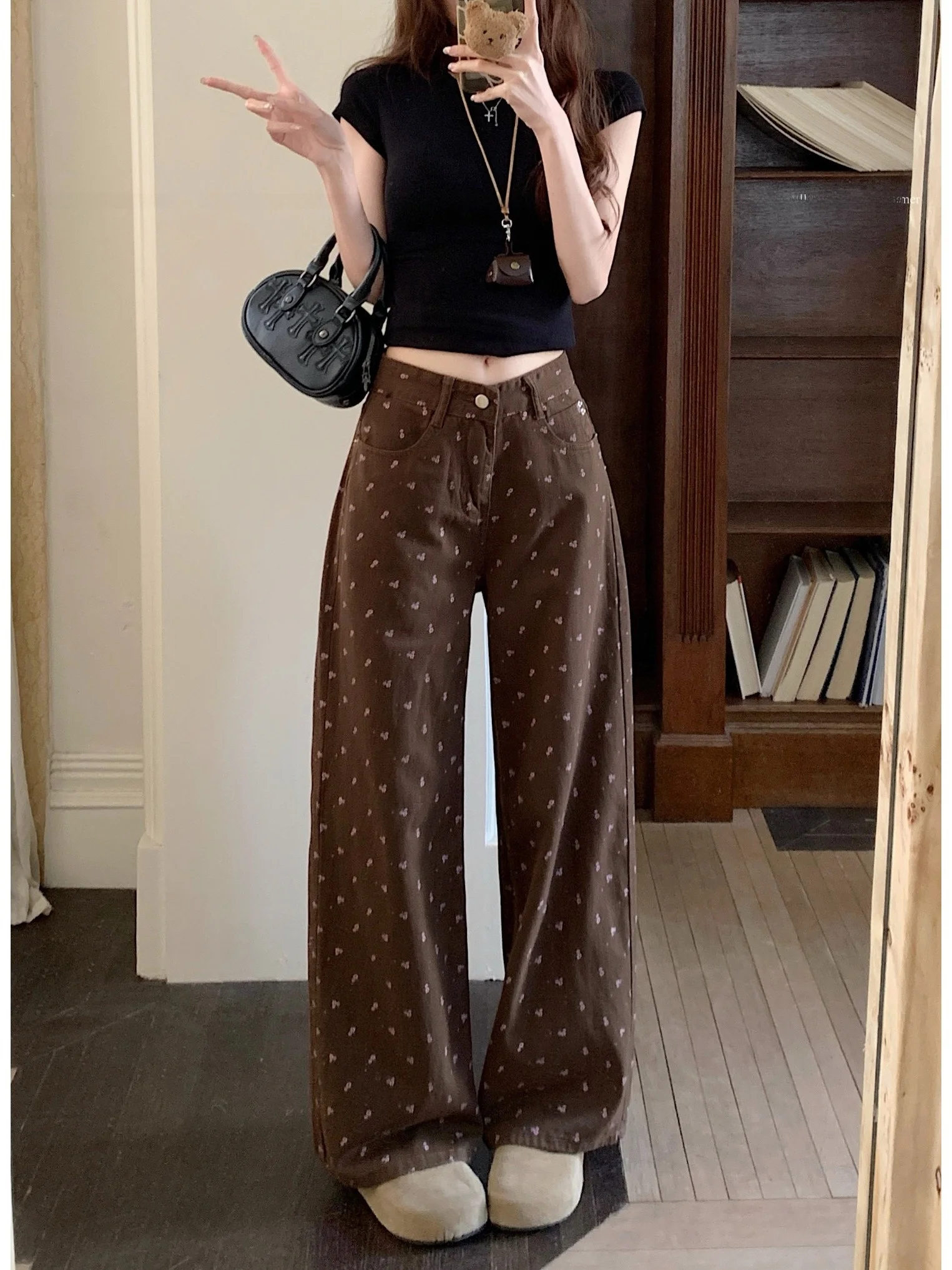 Retro American Floral Denim Jeans Women's High Waist Slimming Loose Wide Leg Long Pants Spring 2026 New Style Commute Wind
Retro American Floral Denim Jeans Women's High Waist Slimming Loose Wide Leg Long Pants Spring 2026 New Style Commute Wind