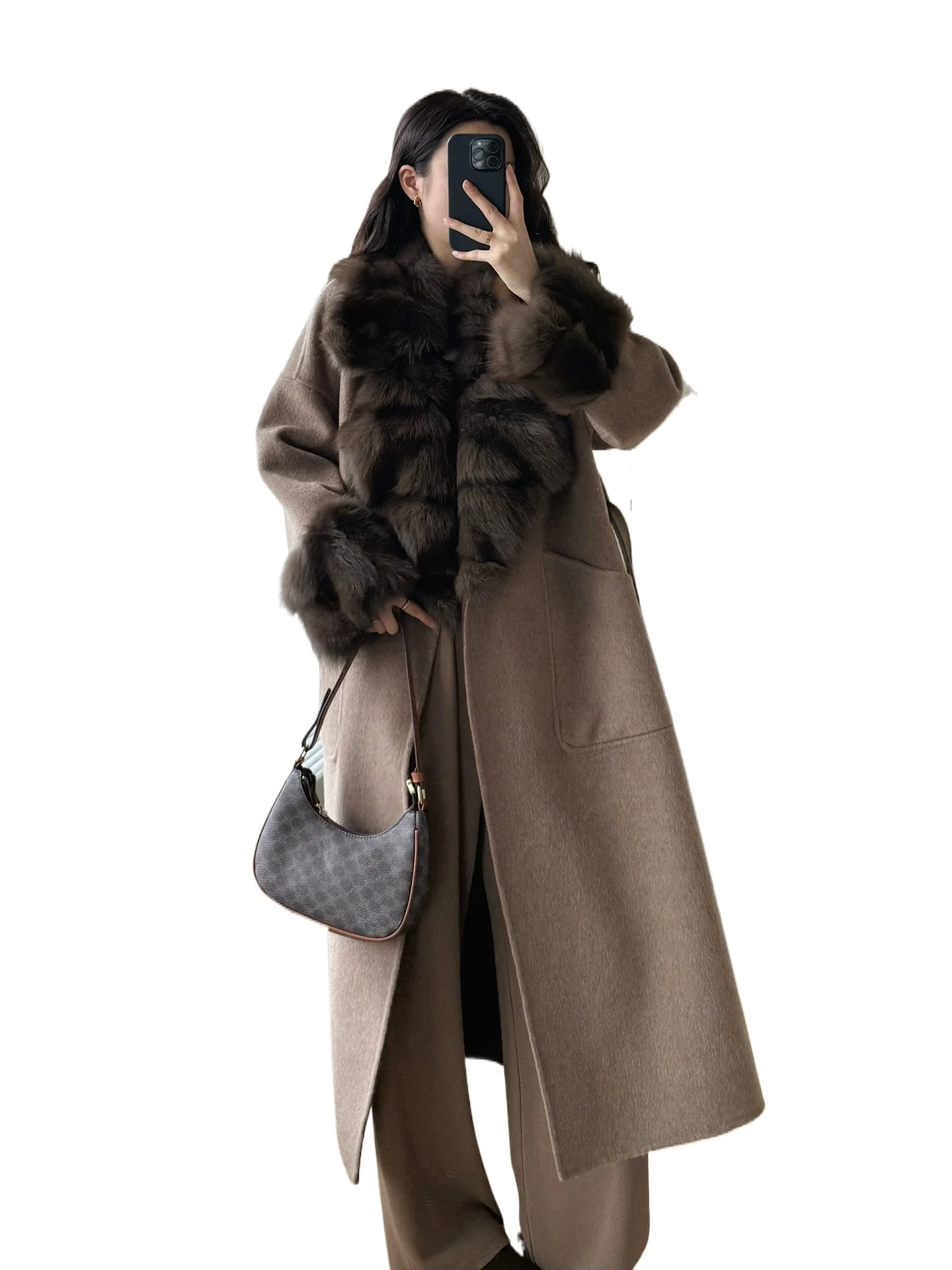 Finale robe 2025 winter long fox fur collar high-end long double-sided woolen coat coat women's trend
Finale robe 2025 winter long fox fur collar high-end long double-sided woolen coat coat women's trend